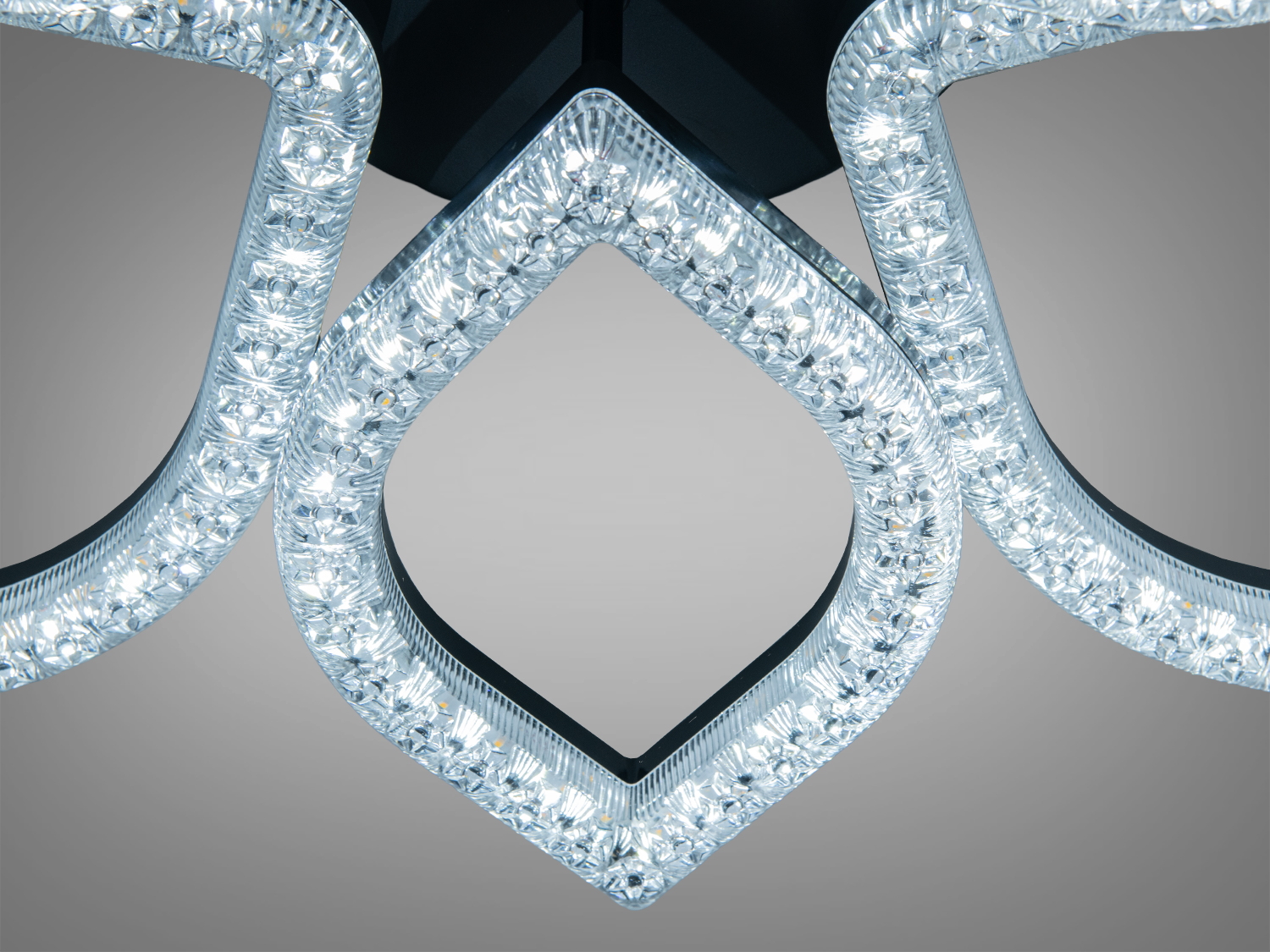 Стельова світлодіодна люстра Diasha чорна 105 Вт