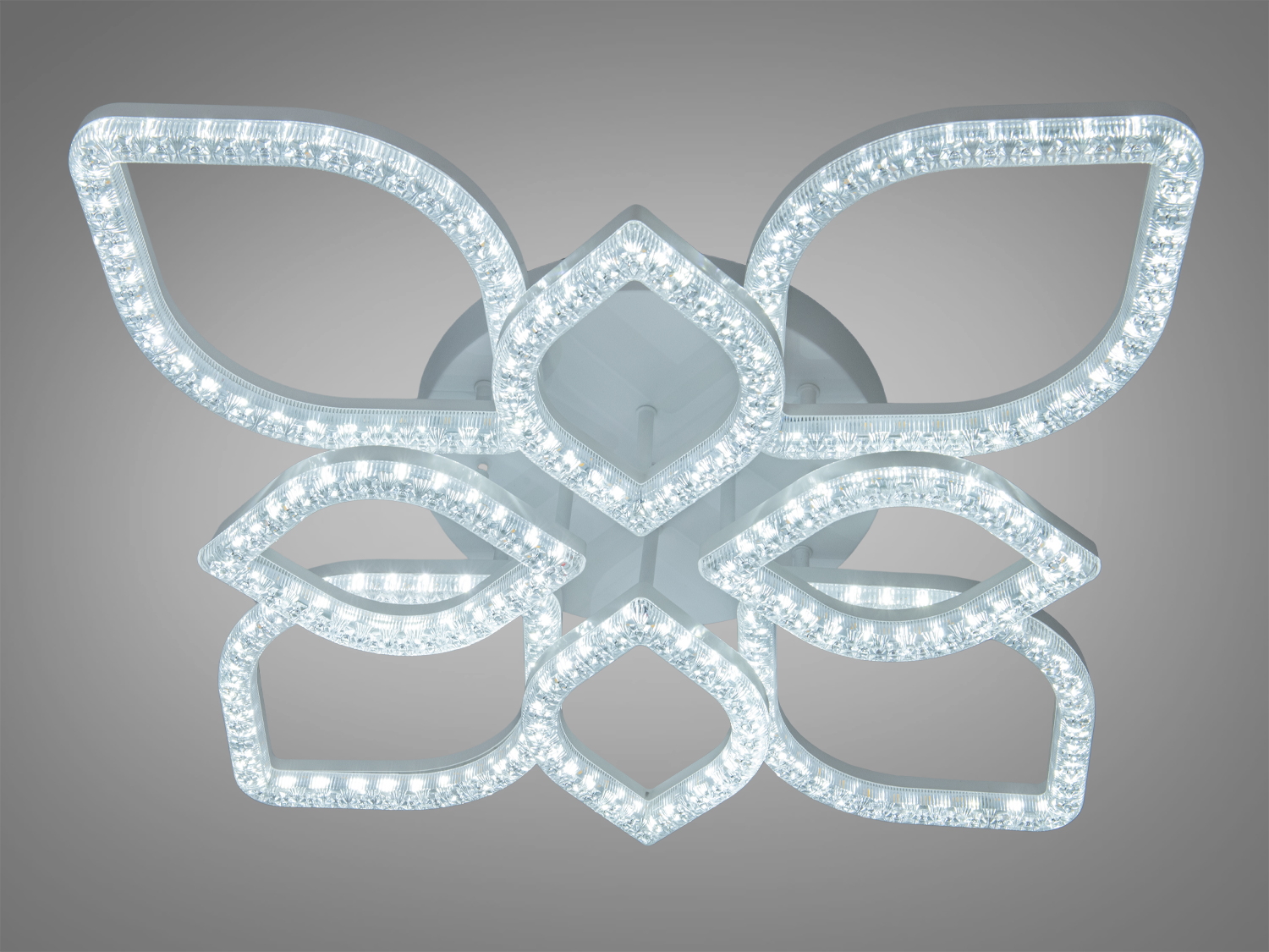 Світильник у формі квітки з холодним білим світлом, підходить для стельового монтажу. Виконаний з прозорого матеріалу.