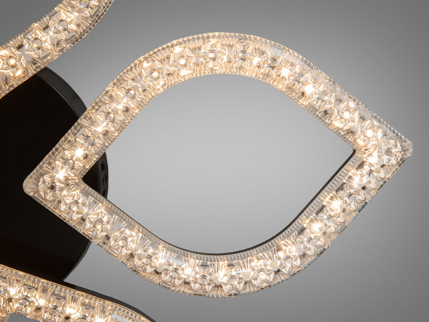 Стельова світлодіодна люстра чорна 73 Вт