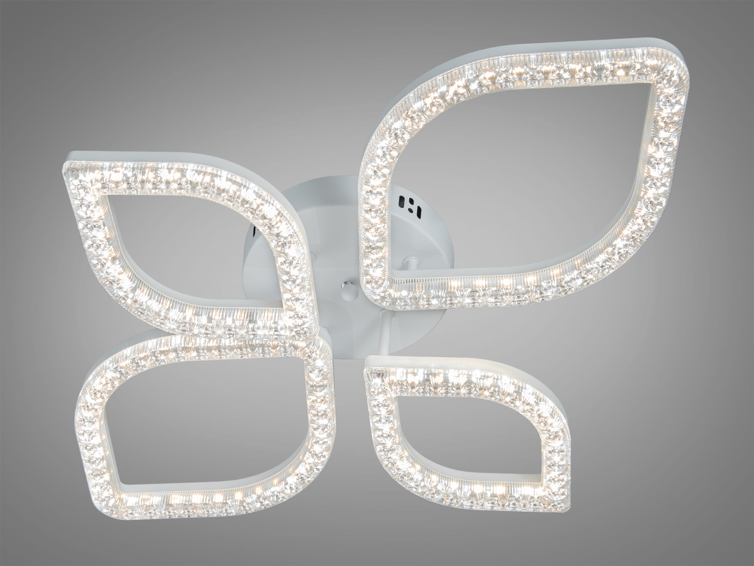 Стельова LED люстра MX4773, 68 Вт, біла, 4 акрилові пелюстки. Для кімнат до 12 м², без пульта, сучасний дизайн і рівномірне м’яке освітлення.