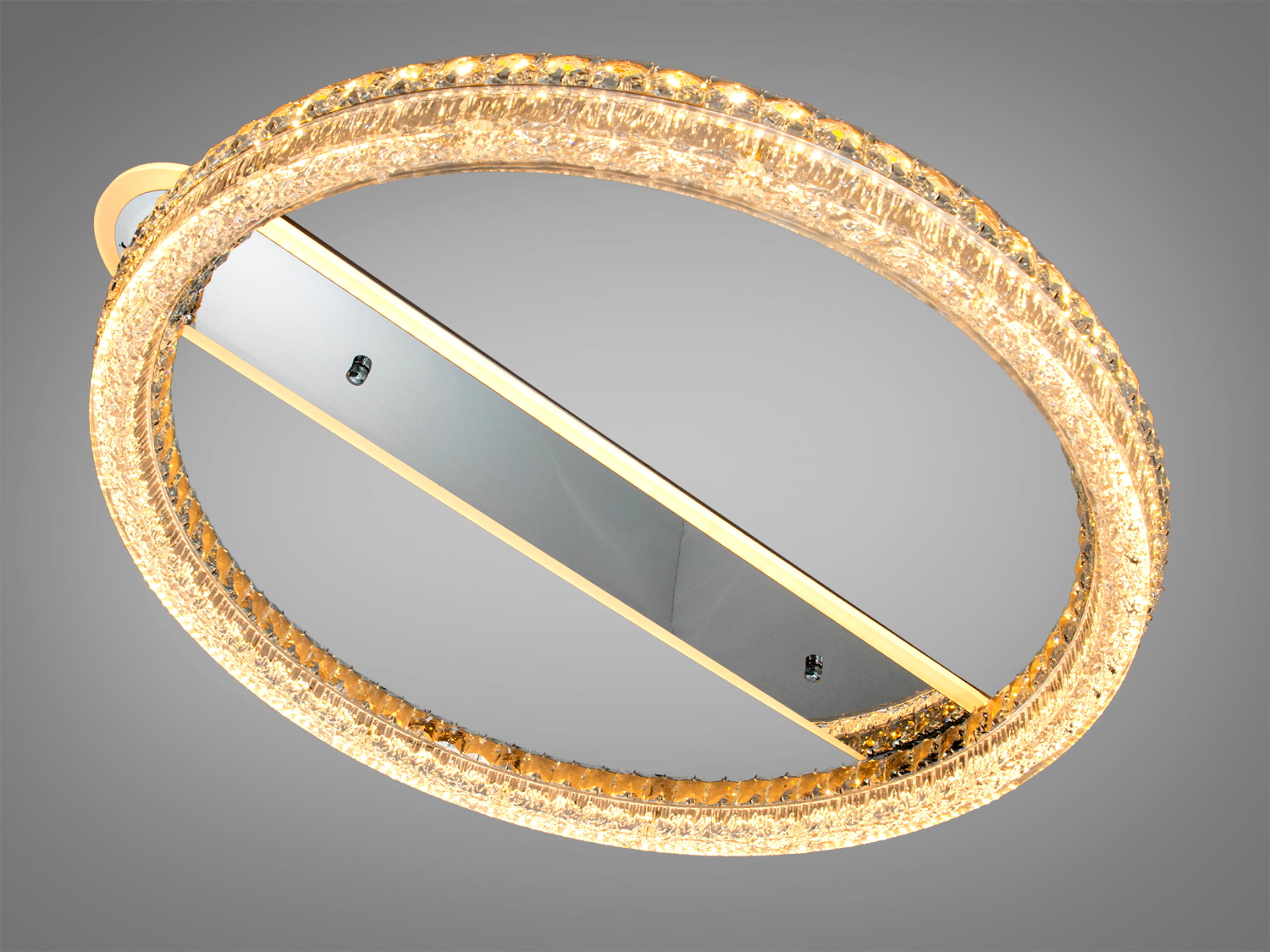 Круглий світильник з прозорим акрилом, що підходить для монтажу на стелі, забезпечує рівномірне освітлення.