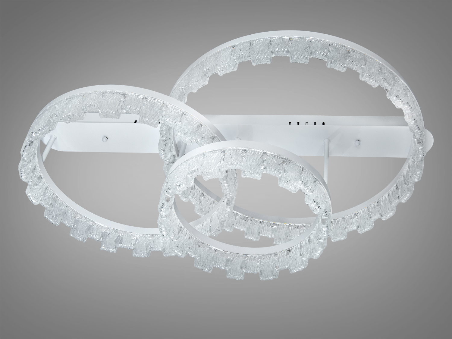 Світильник із трьома прозорими кільцями без підсвічування. Використовується як декоративний елемент в інтер′єрі.