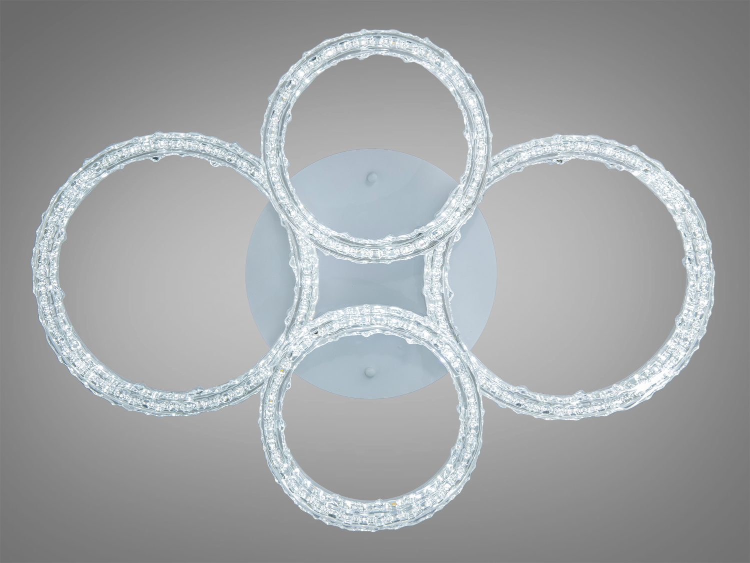 Сучасний світильник з чотирма кільцями, що випромінюють холодне світло. Підходить для встановлення в офісах або робочих просторах.