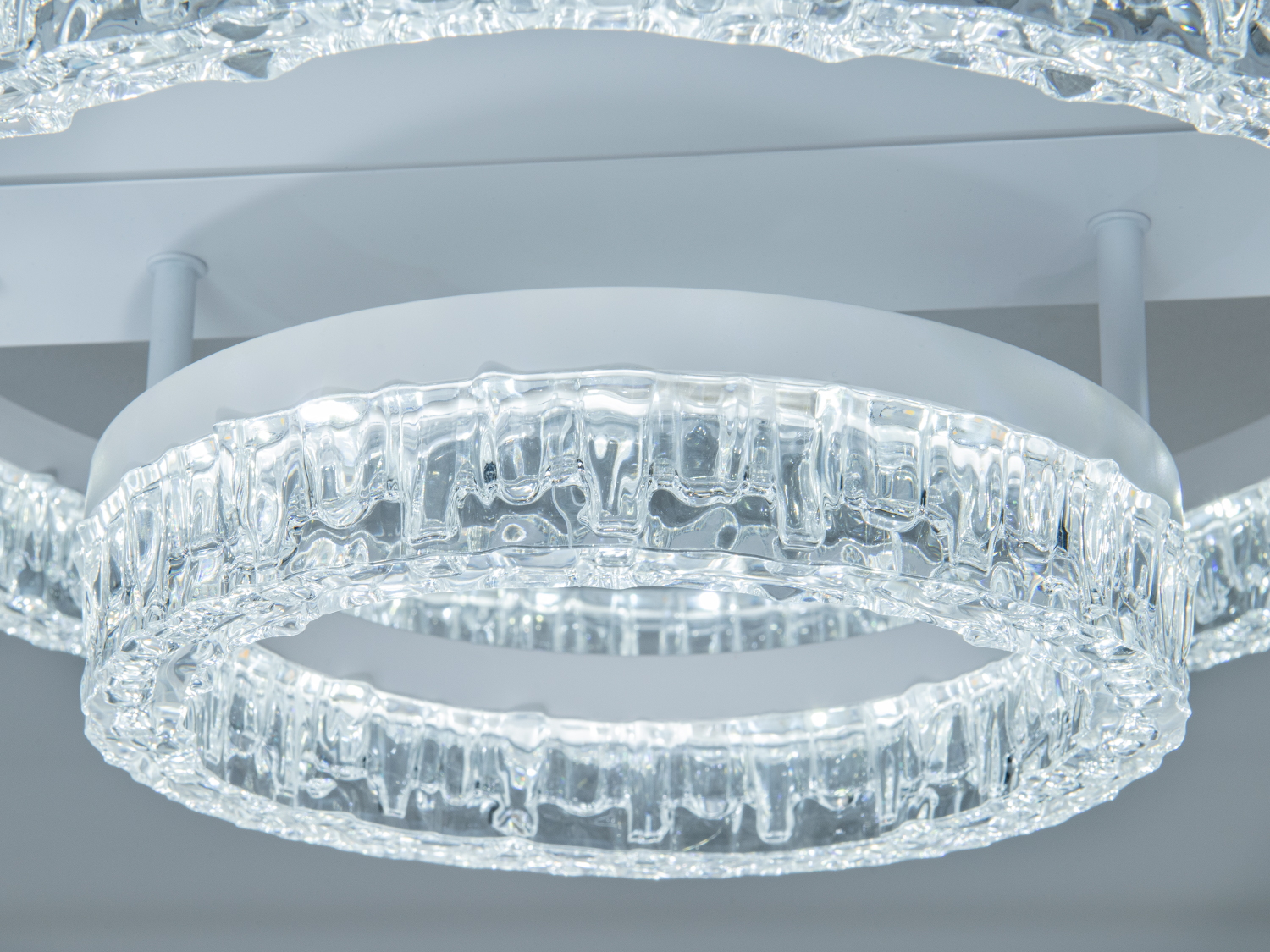 Стельова світлодіодна люстра MX78203 400+200 біла 60W акрилові кільця