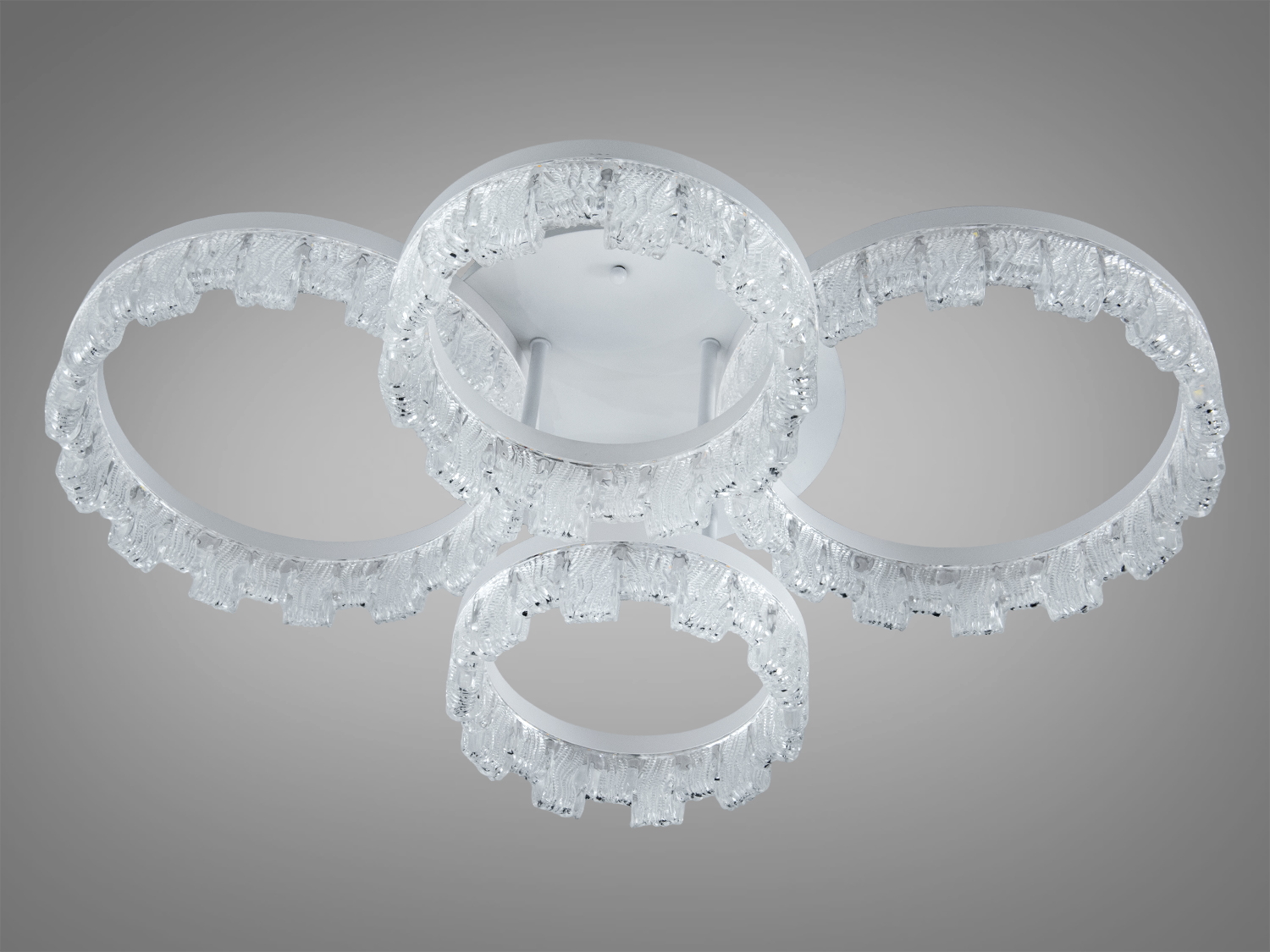 Світильник з матового матеріалу, чотири кільця з текстурованою поверхнею. Призначений для монтажу на стелю.