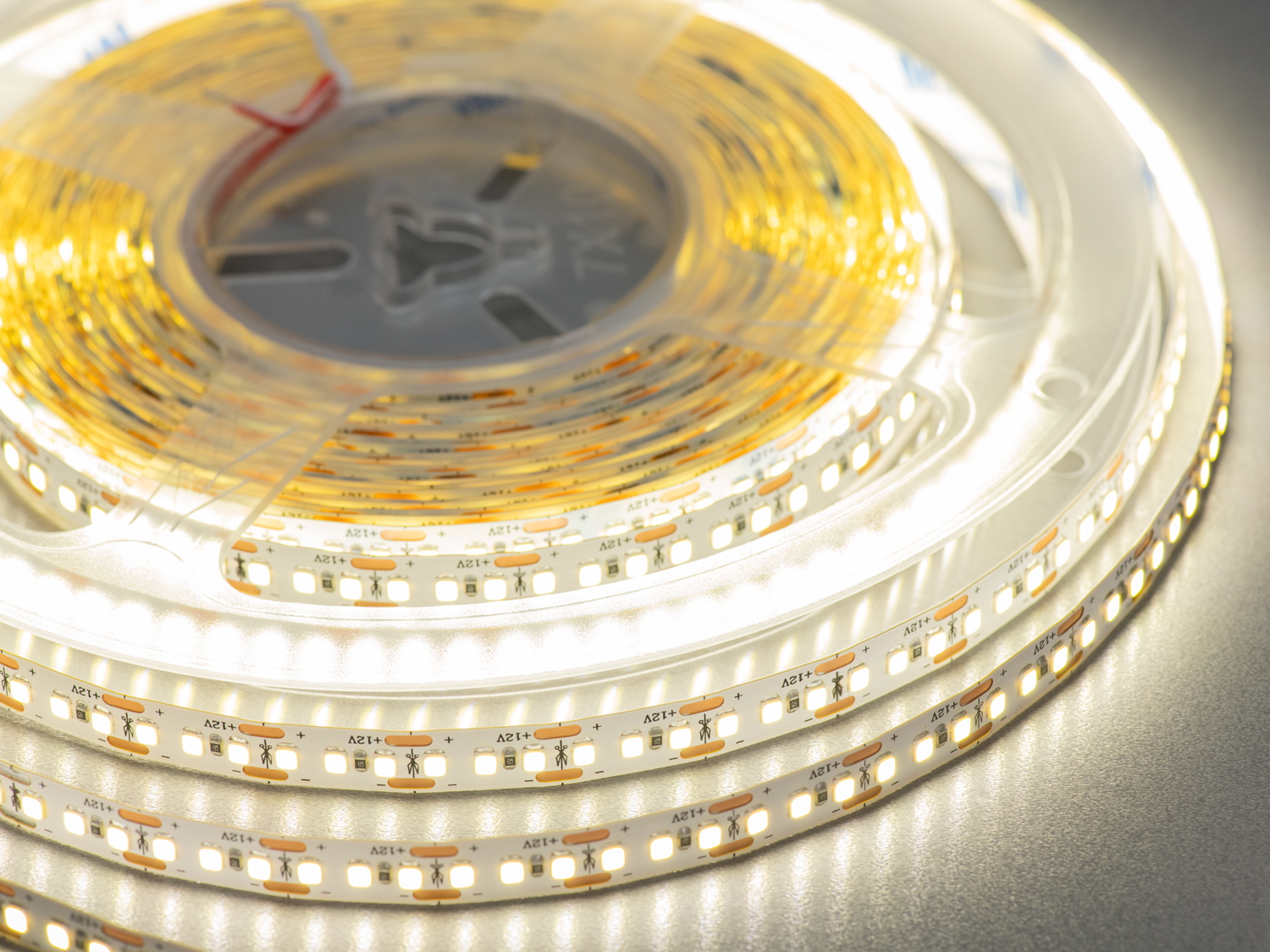LED стрічка 12В, 180 діодів на метр, 10мм, нейтральний. Найкомфортніша для зору, адже вона ідеально поєднує мякість теплого тону та ясність холодного денного світла. LED стрічка 12В, 180 діодів на метр, 10мм, нейтральний. Найкомфортніша для зору, адже вона ідеально поєднує мякість теплого тону та ясність холодного денного світла.