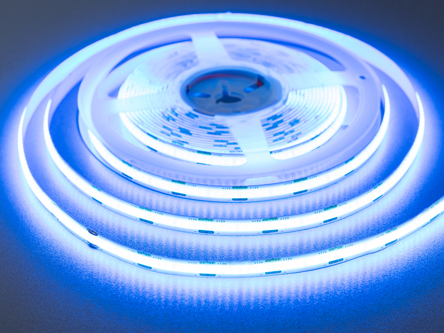 COB LED стрічка 12В, 320 діодів на метр, 8мм, блакитний. Придбайте лед стрічку, яка не просто освітлює простір, а створює настрій, атмосферу, стиль. COB LED стрічка 12В, 320 діодів на метр, 8мм, блакитний. Придбайте лед стрічку, яка не просто освітлює простір, а створює настрій, атмосферу, стиль.