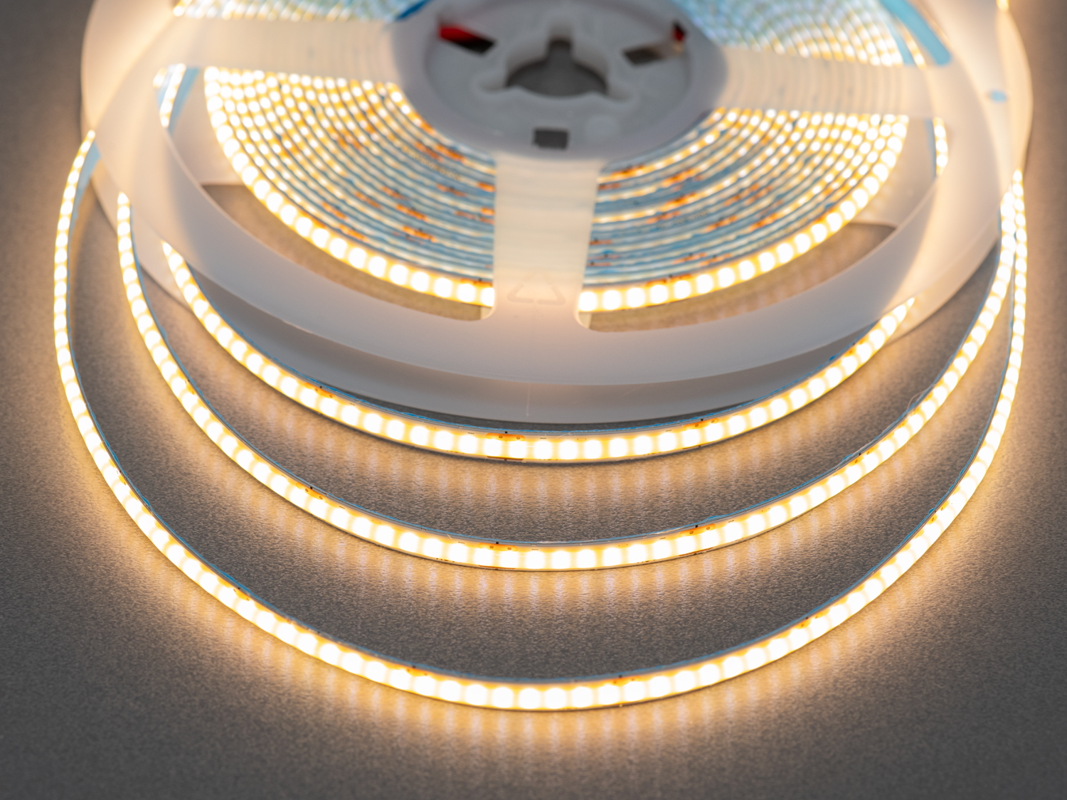 COB LED стрічка 12В, 320 діодів на метр, 5мм, теплий. Це поєднання мякого теплого світла, тонкої форми та передових технологій у світі декоративного освітлення. COB LED стрічка 12В, 320 діодів на метр, 5мм, теплий. Це поєднання мякого теплого світла, тонкої форми та передових технологій у світі декоративного освітлення.