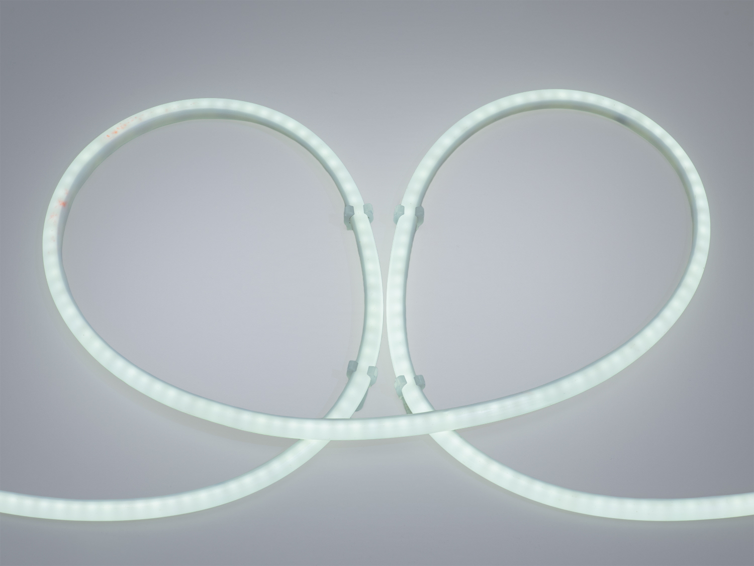 Гнучкий круглий LED неон 12В, Ø11 мм, IP67, холодне біле світло. 8 Вт/м, до 800 лм/м, 120 LED/м, кут до 180°, крок різу 25 мм, радіус вигину 25 мм.