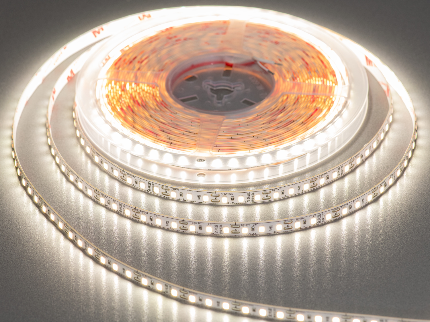 LED стрічка 12В, 120 діодів на метр, 8 мм, нейтральний. Вона ідеально підходить для щоденного використання вдома, у студіях, салонах чи офісах. LED стрічка 12В, 120 діодів на метр, 8 мм, нейтральний. Вона ідеально підходить для щоденного використання вдома, у студіях, салонах чи офісах.