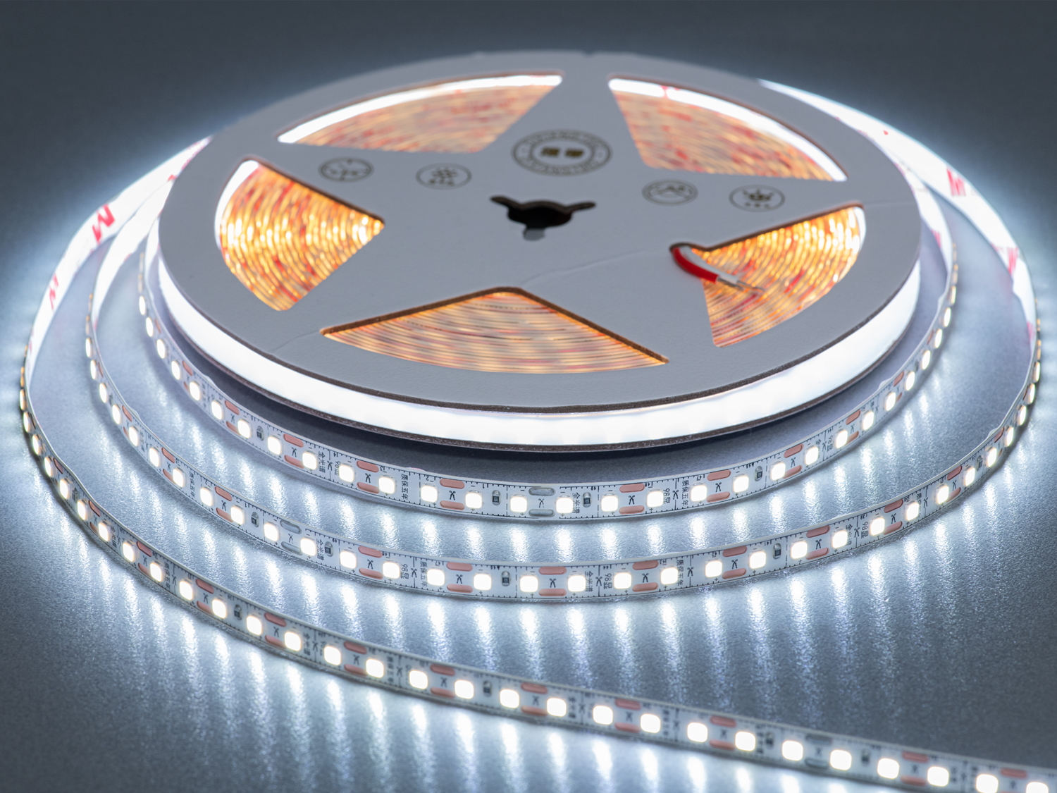 LED лента 24В, 120 диодов на метр, 8мм, холодный