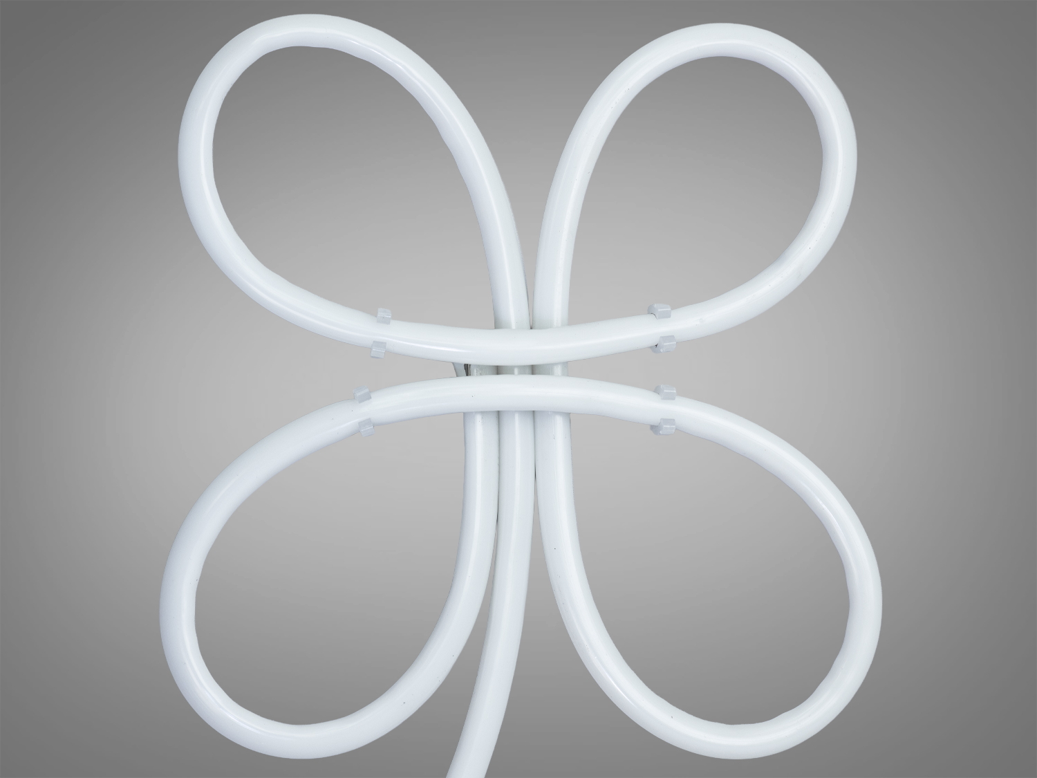 Світлодіодна лампа у формі квітки без увімкненого світла, білий корпус, підходить для декоративного освітлення.