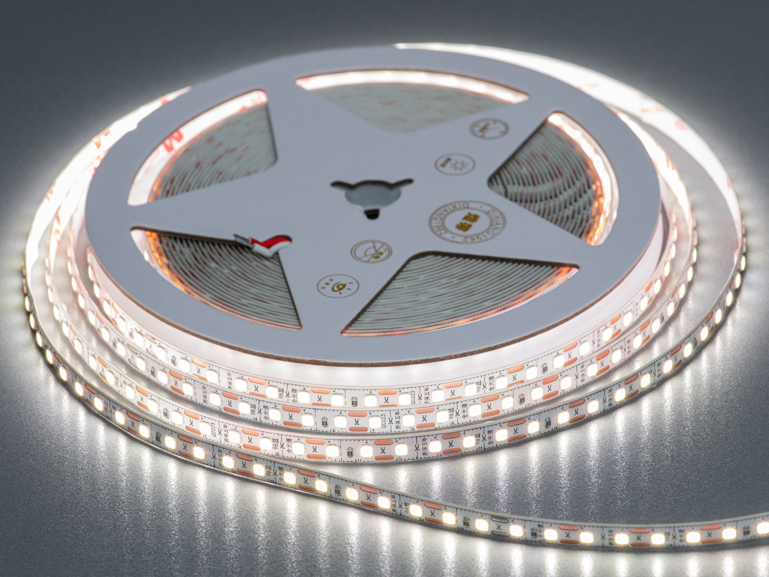 LED стрічка 24В, 120 діодів на метр, 8мм, нейтральний. Придбавши цю світлодіодну стрічку, ви отримуєте високу якість і надійність, гарантовану українським брендом. LED стрічка 24В, 120 діодів на метр, 8мм, нейтральний. Придбавши цю світлодіодну стрічку, ви отримуєте високу якість і надійність, гарантовану українським брендом.