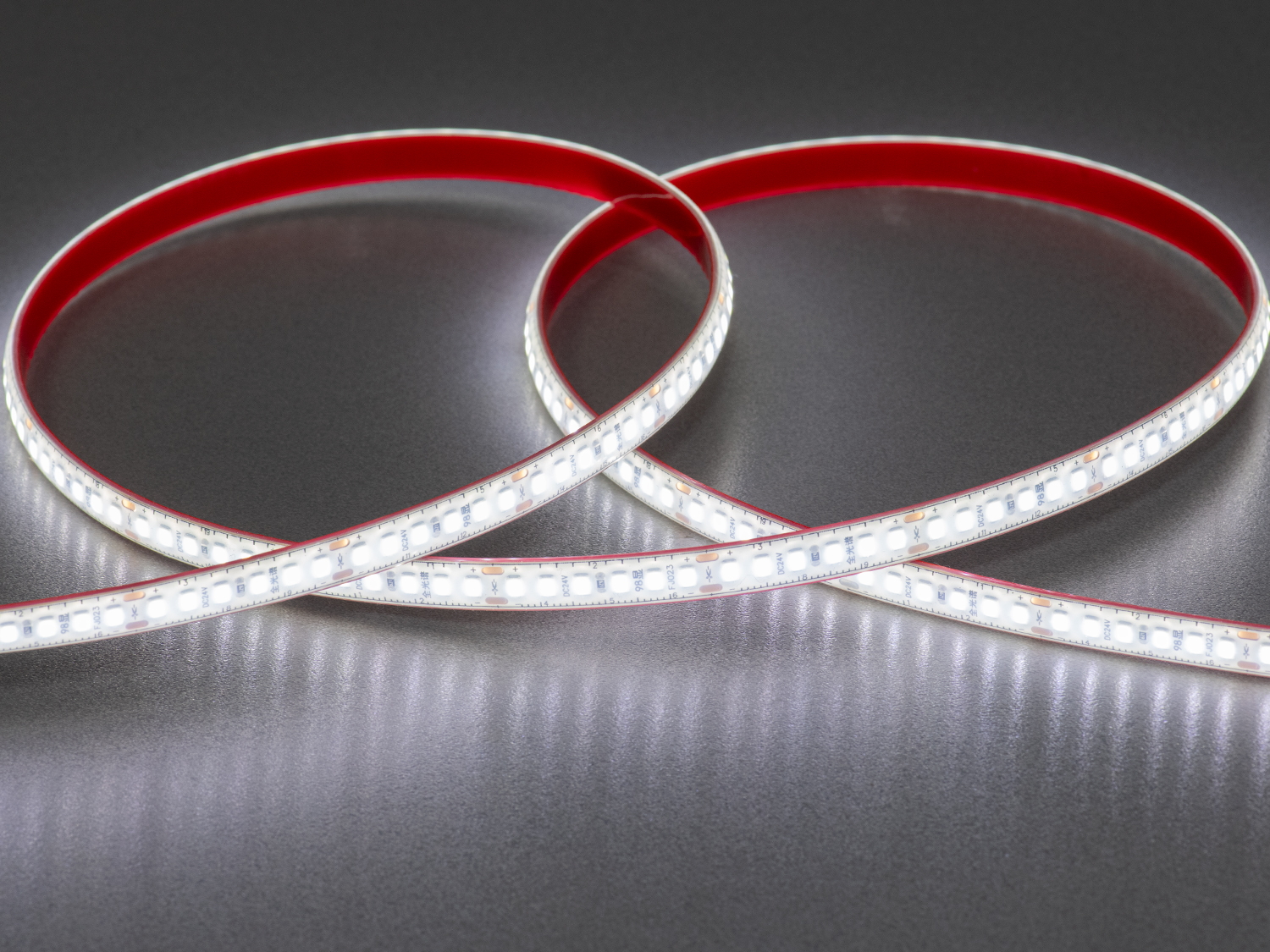 LED стрічка 24В, 180 шт/м, герметична, 8мм, нейтральний. Стабільність, точність та витончене світло — ось три основи, на яких ґрунтується герметична світлодіодна стрічка. LED стрічка 24В, 180 шт/м, герметична, 8мм, нейтральний. Стабільність, точність та витончене світло — ось три основи, на яких ґрунтується герметична світлодіодна стрічка.