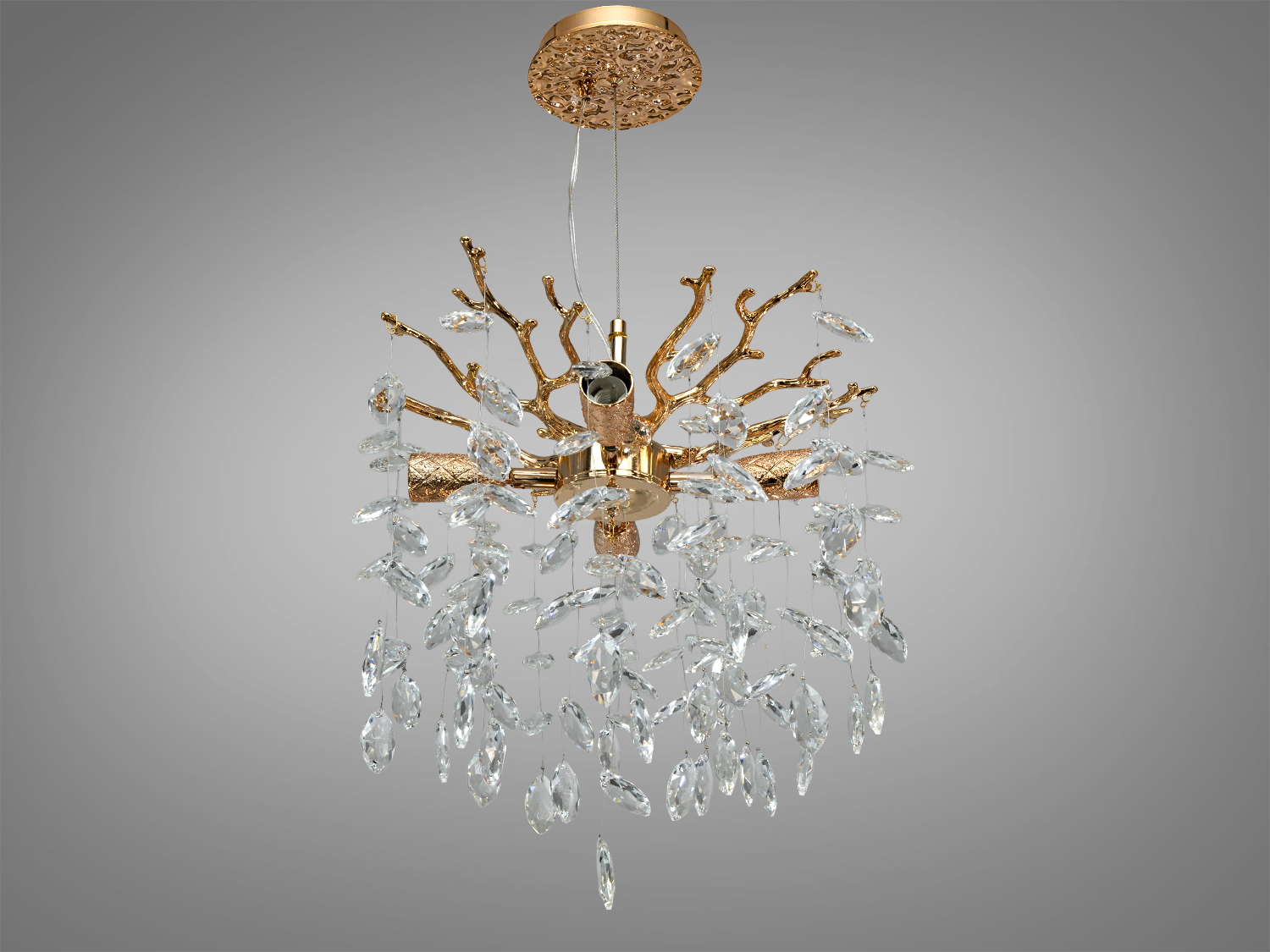 Підвісна кришталева люстра у золоті на 4 лампи E14. Регульована висота, монтаж на планку, кришталеві підвіски, алюмінієвий каркас. Рекомендовано для кімнат до 8 м². Керування — настінний вимикач.