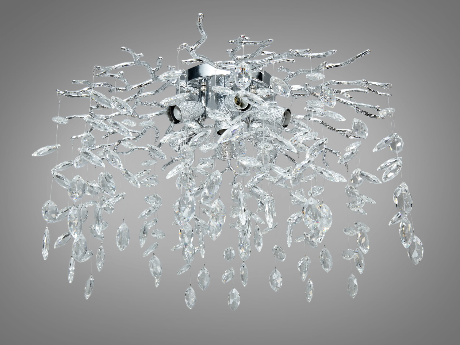 Стельова люстра Гліцинія у хромі з 7 патронами E14. Кришталеві підвіски, алюмінієвий каркас, монтаж на планку. Освітлення до 14 м², керування настінним вимикачем.