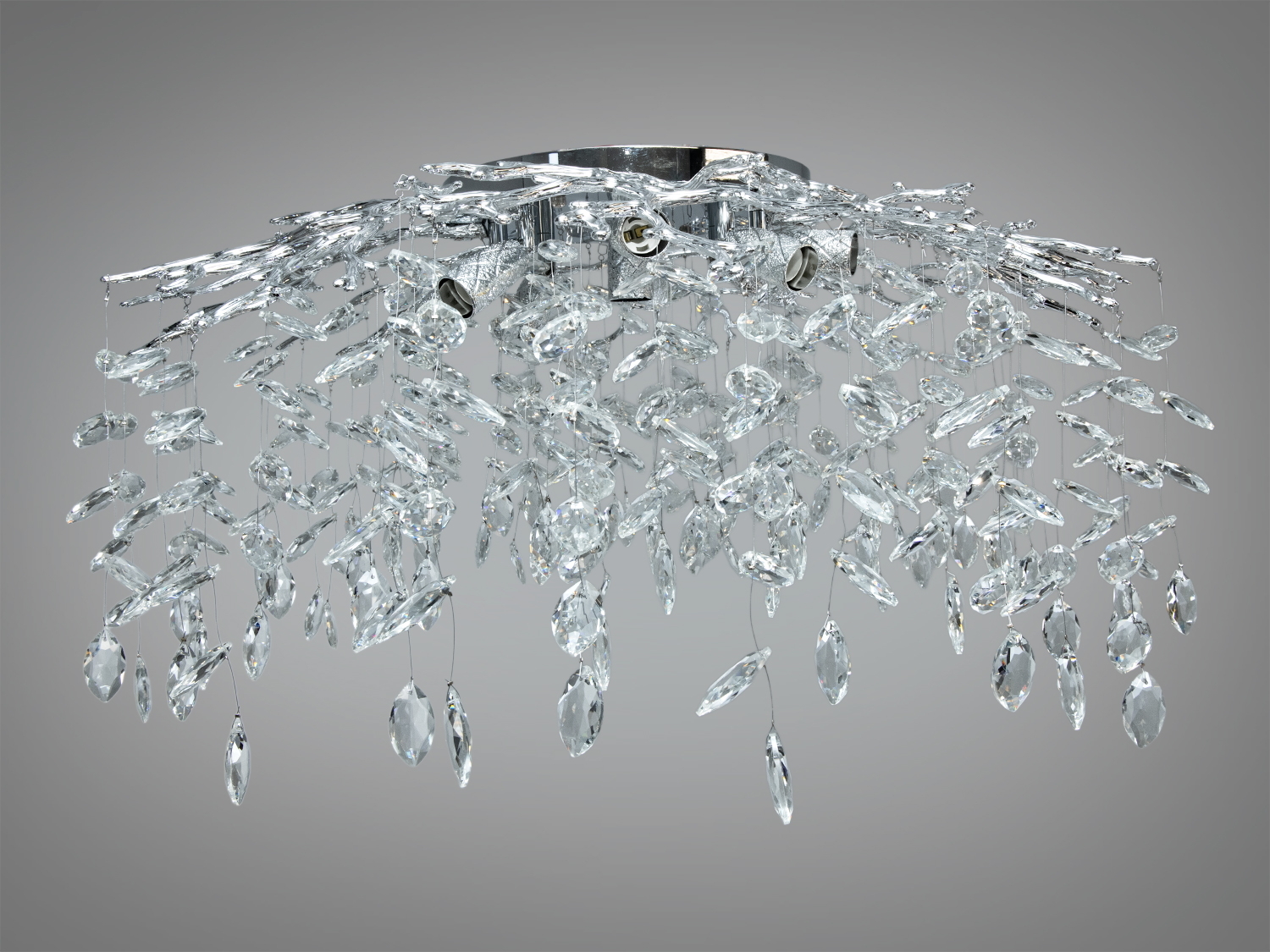 Стельова кришталева люстра Diasha Гліцинія у хромі на 9 ламп E14. Каскад підвісів як гліцинія. Освітлення орієнтовно до 18 м². Монтаж на планку, керування — настінний вимикач. Варіант кольору — золото.