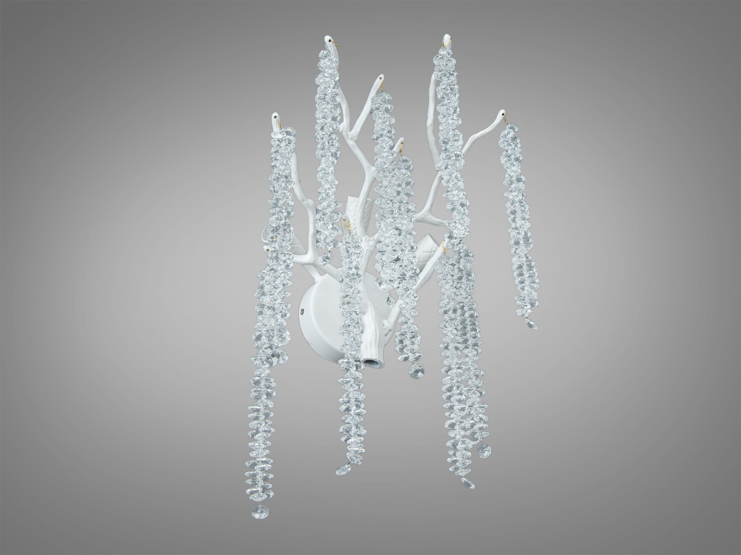 Білий настінний світильник з підвісками з прозорого кришталю, що створюють ефект водоспаду. Встановлюється на стіну, додає елегантності.