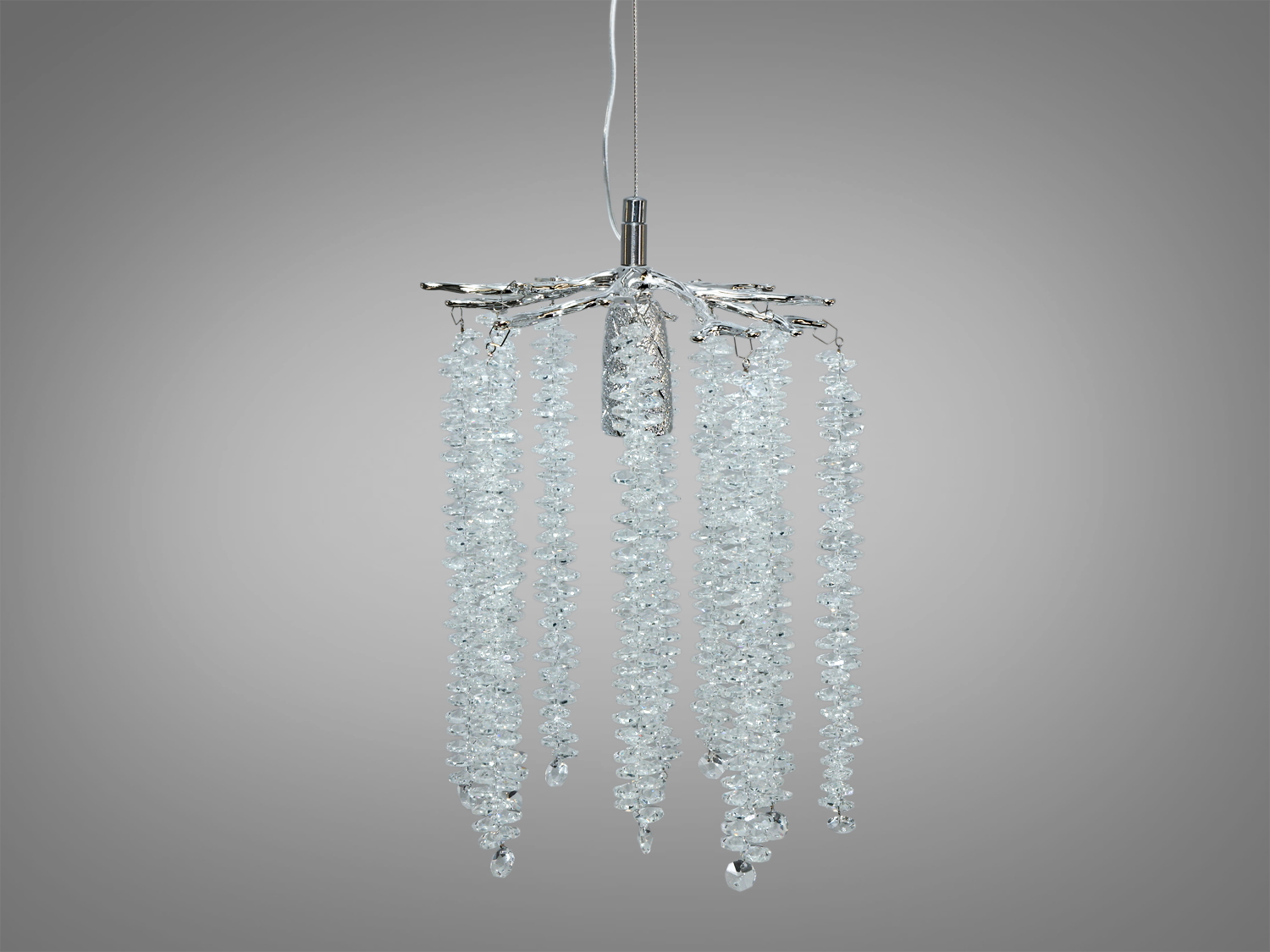 Підвісна люстра з каскадними кришталевими підвісками, що створюють ефект дощу. Ідеально підходить для спальні або зони відпочинку.