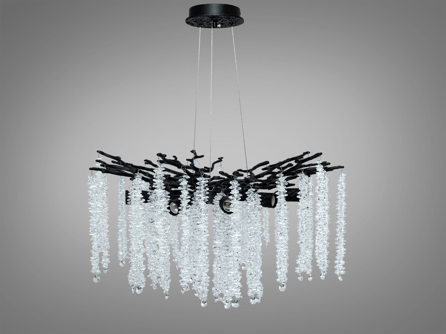 Люстра з багатоярусними кришталевими підвісками на чорній основі, підходить для сучасного інтер′єру.