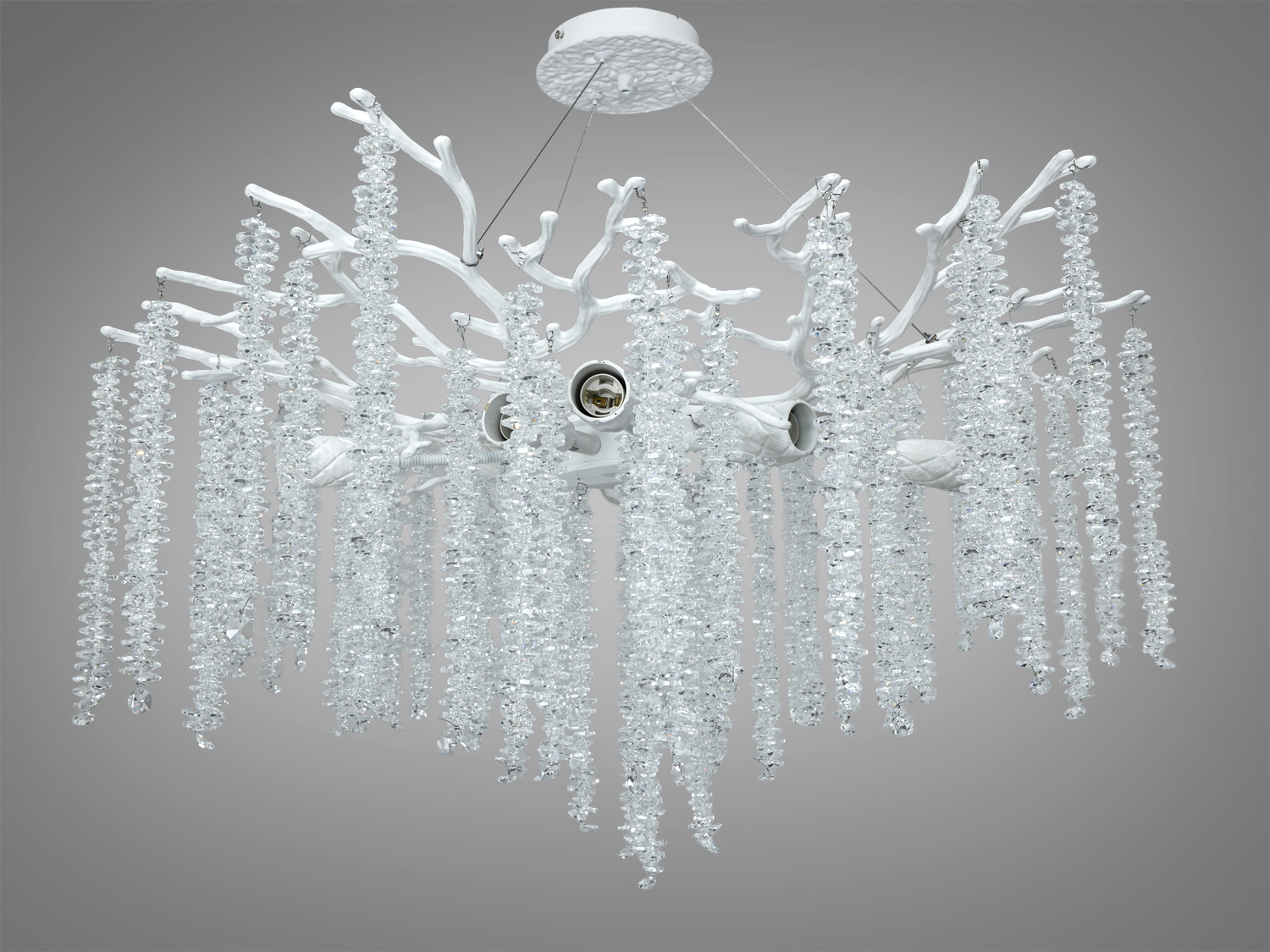 Декоративна люстра з білими гілками та прозорими підвісками, що створюють ефект водоспаду. Підходить для просторих кімнат.