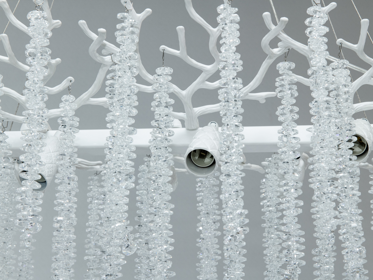 Підвісна люстра Гліцинія біла витягнутої форми 12xE14