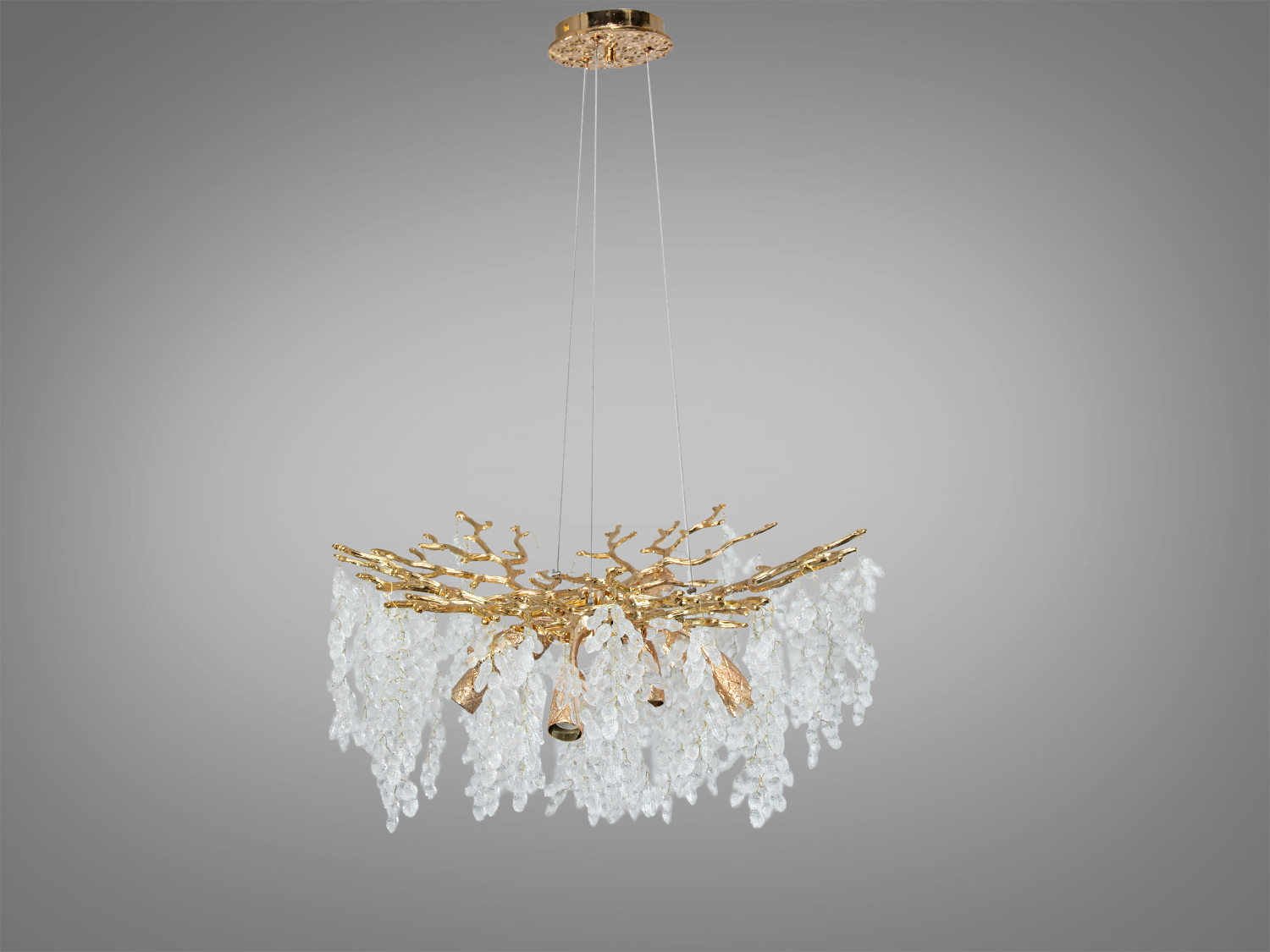 Підвісна люстра з гіллястим золотистим каркасом та прозорими кришталевими підвісками, що створюють ефект водоспаду.