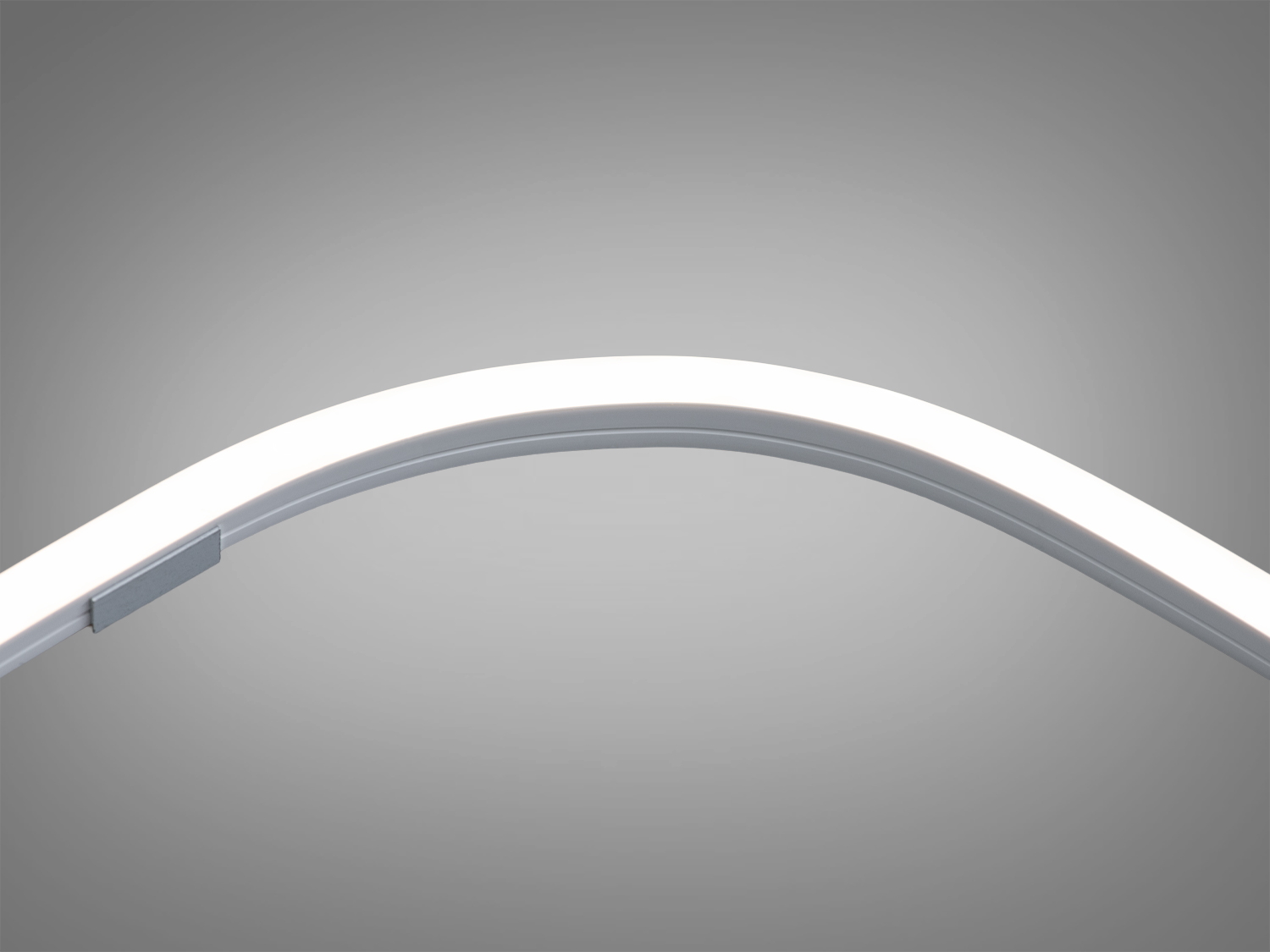 Світлодіодна стрічка з відкритим кінцем для зручного підключення. Підходить для різноманітних освітлювальних проектів.