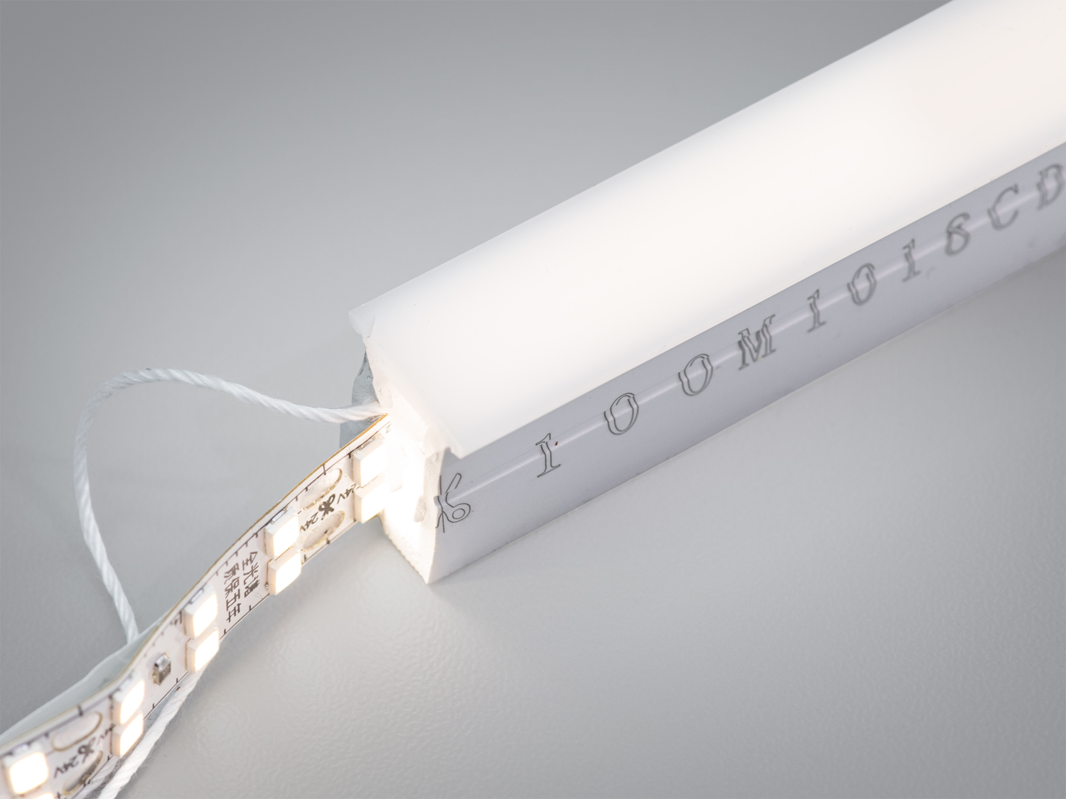 Гнучкий профіль для LED стрічки, накладний