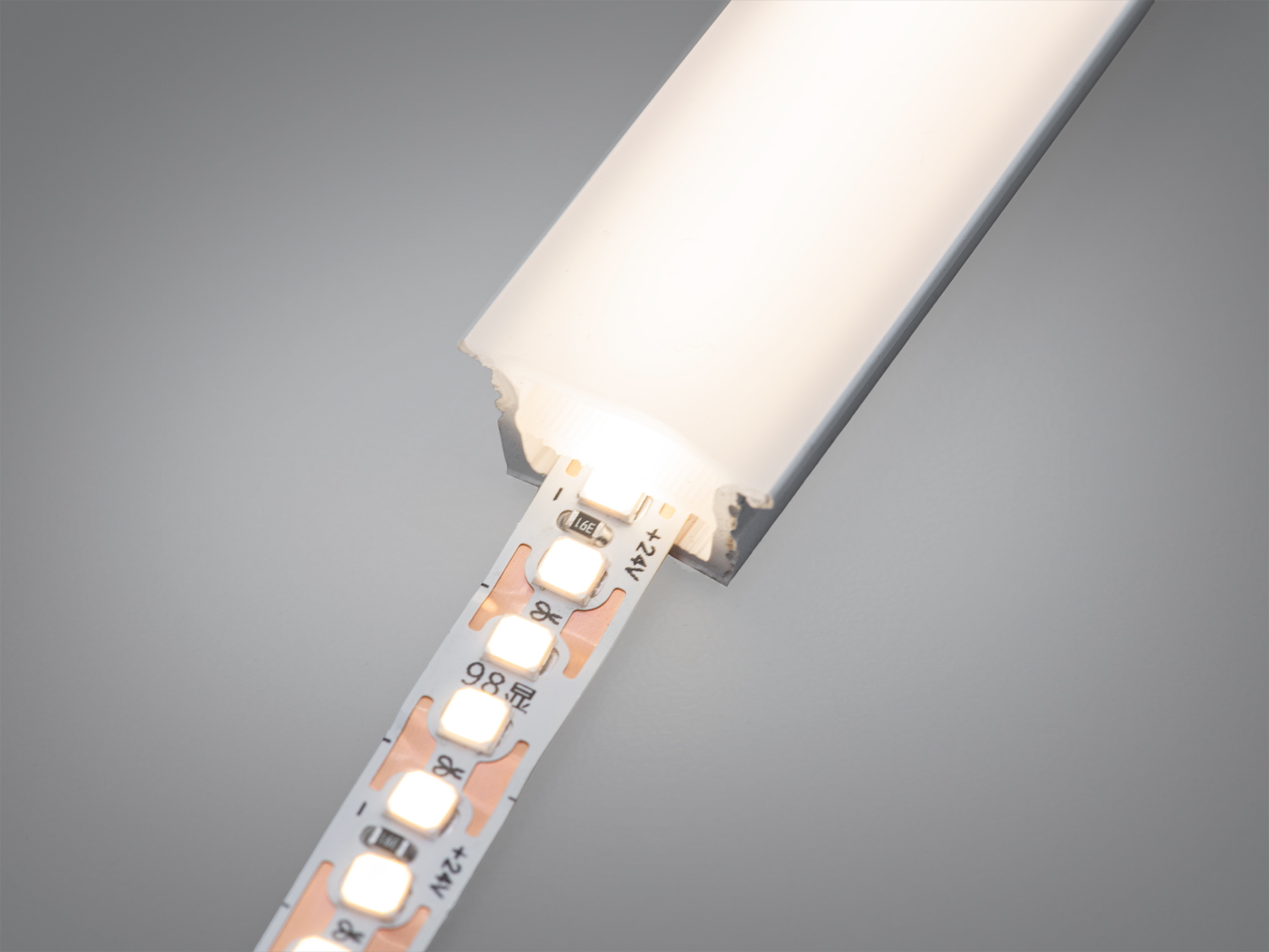 Гнучкий профіль для LED стрічки, накладний