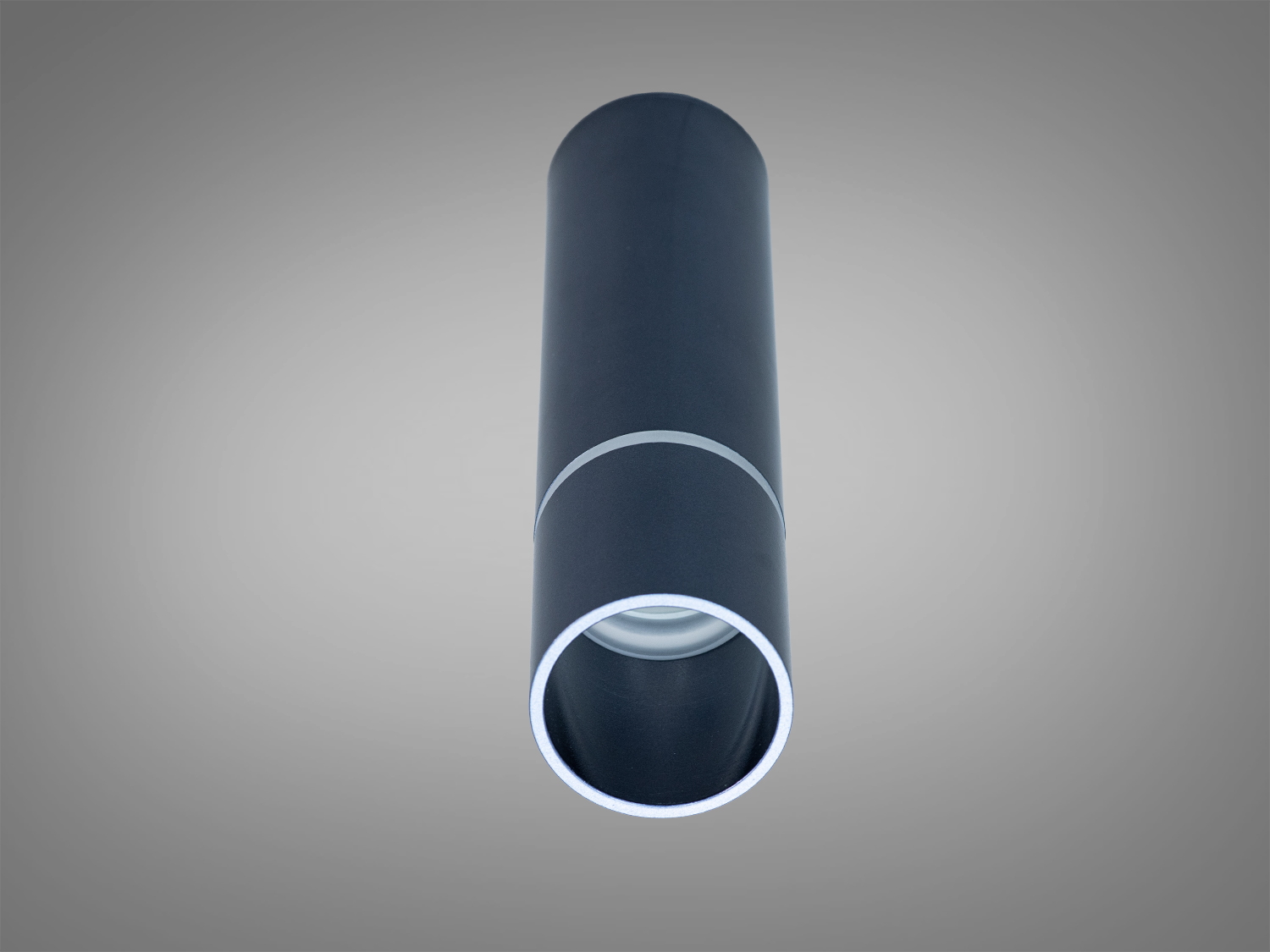 Чорний циліндричний світильник для стелі, виготовлений з металу, має лаконічний дизайн, ідеально підходить для мінімалістичних просторів.