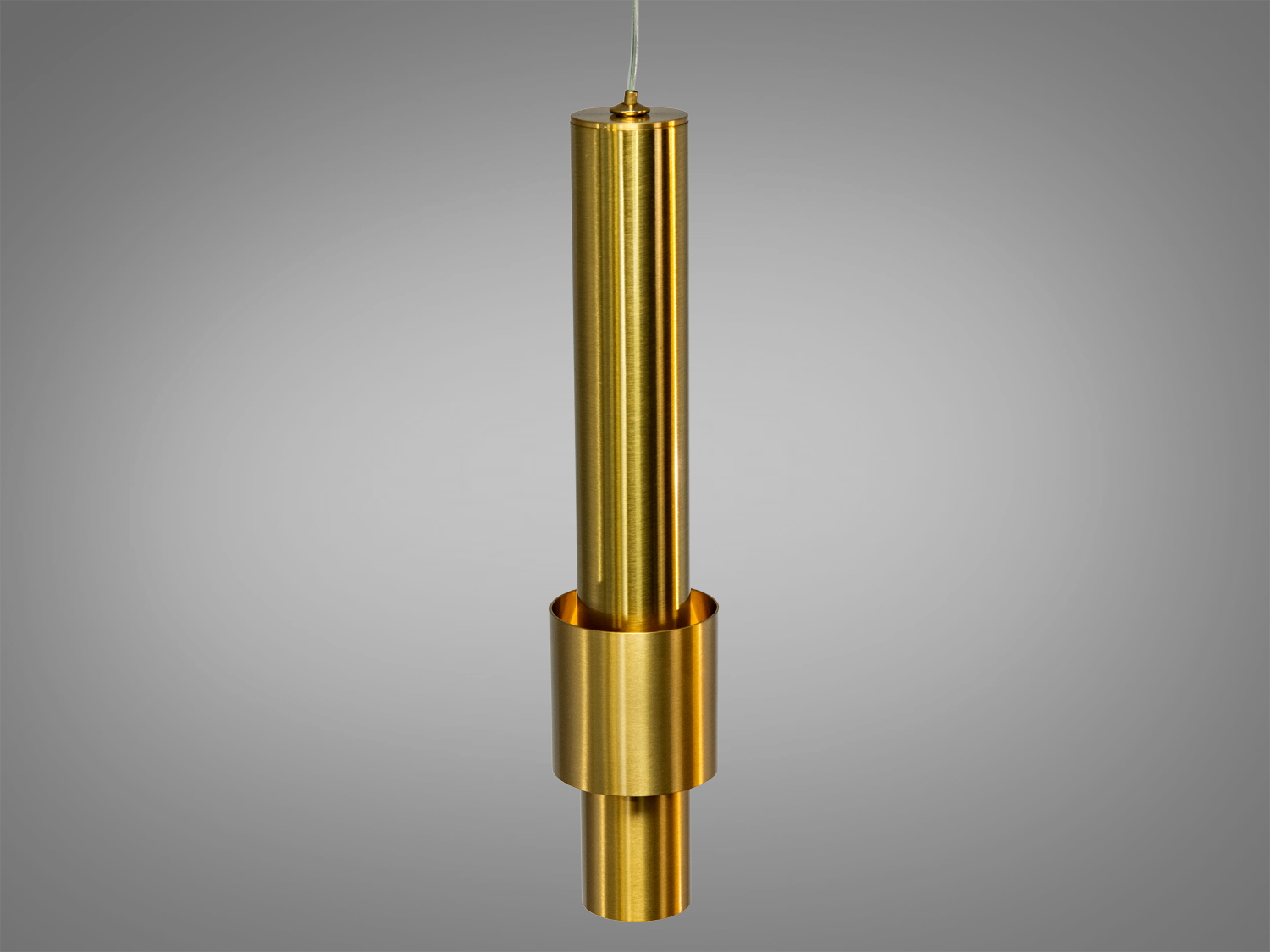 Підвісний світильник з довгим чорним шнуром для регулювання висоти, підходить для різних типів монтажу в сучасному інтер′єрі.