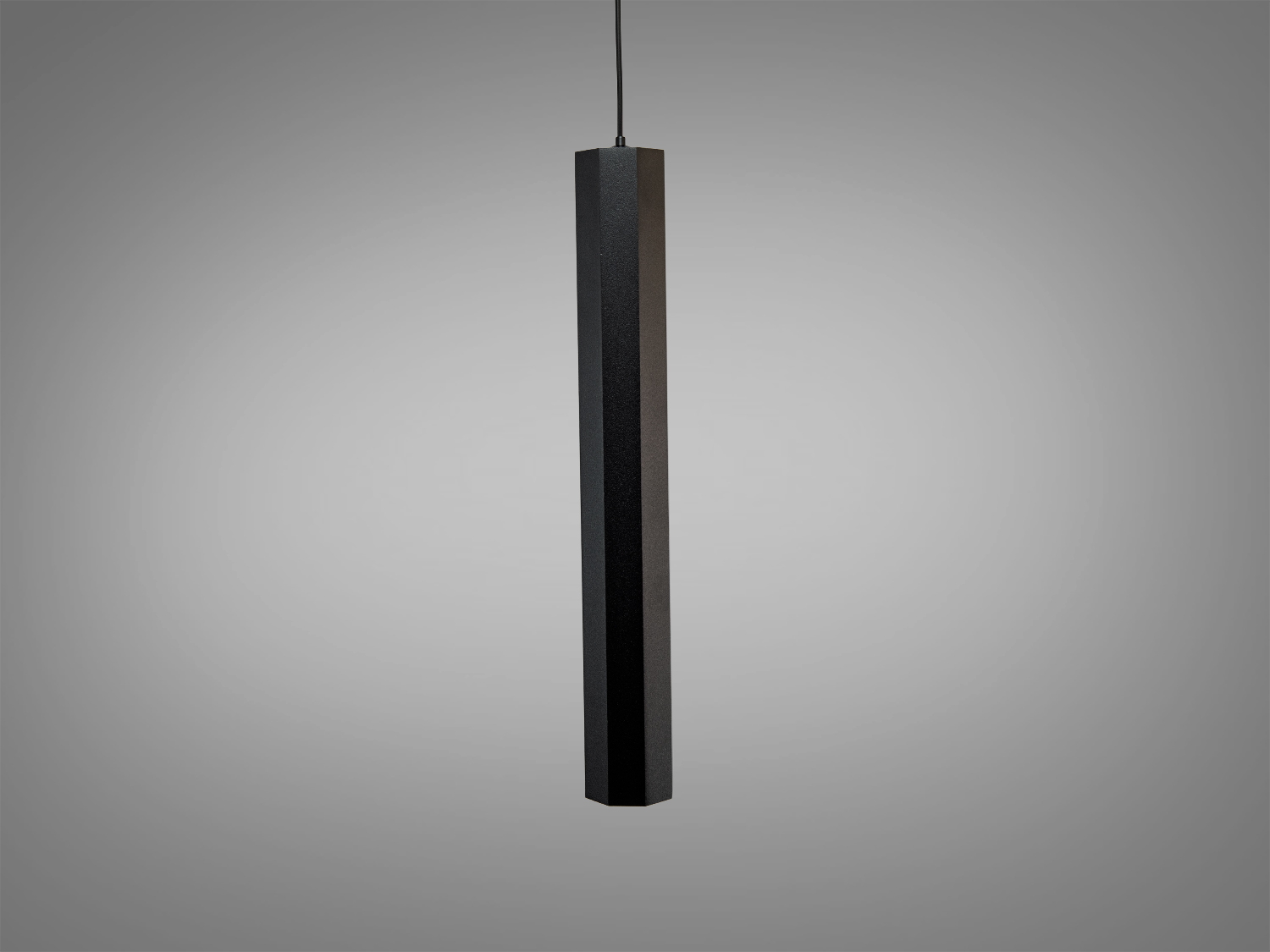 Підвісний світильник чорного кольору з довгим циліндричним корпусом, без видимого джерела світла. Підходить для мінімалістичного дизайну.