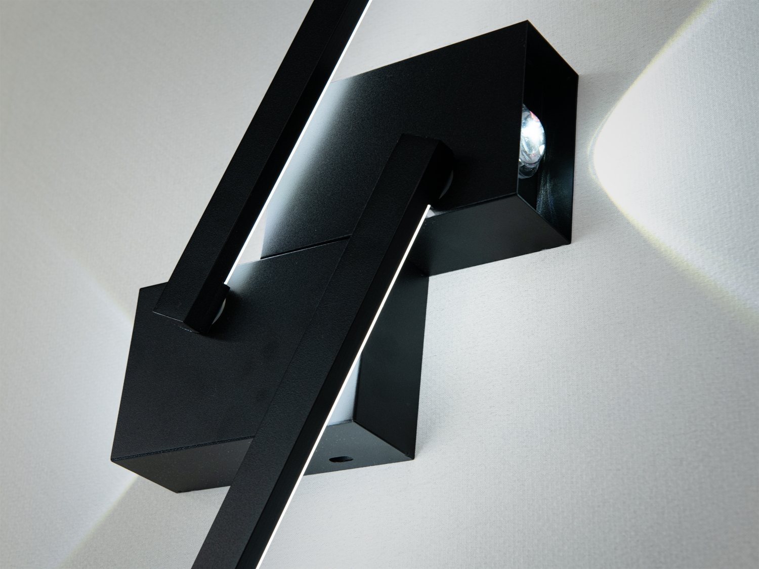 Світлодіодний настінний бра Line Q3-600BKBK чорний 20W з регулюванням кольорової температури