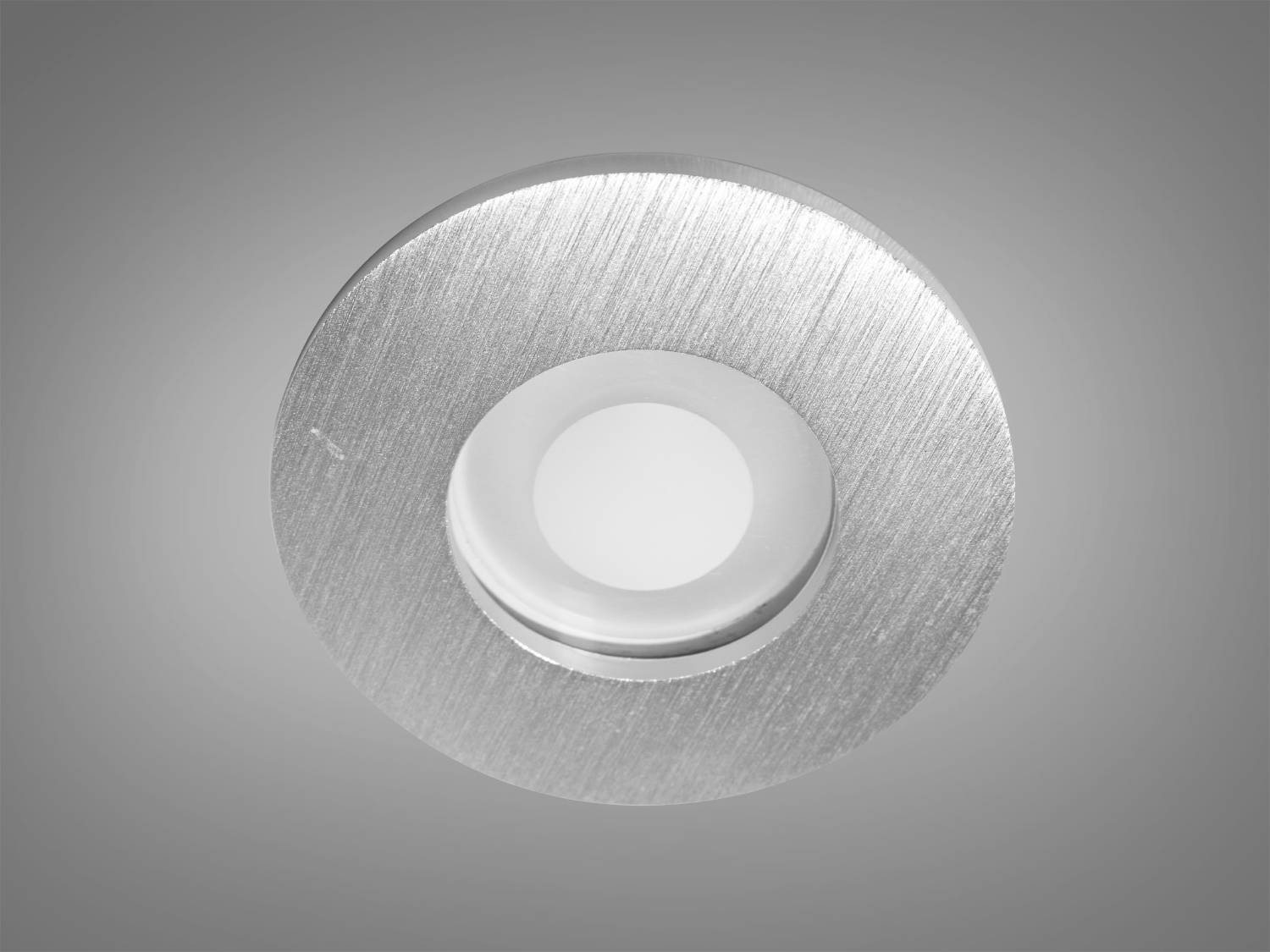 Цей точковий світильник виготовлений з алюмінію представляє собою втілення стилю та функціональності, які пропонує нова серія від ТМ 