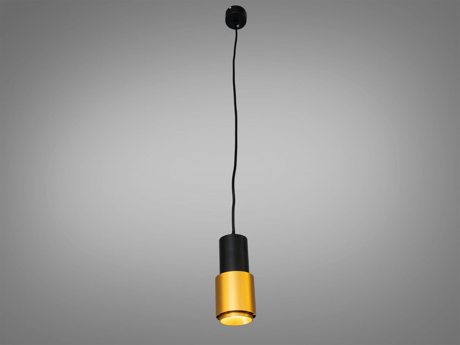 Підвісний світильник з довгим кабелем, чорний і золотистий, для високих стель.