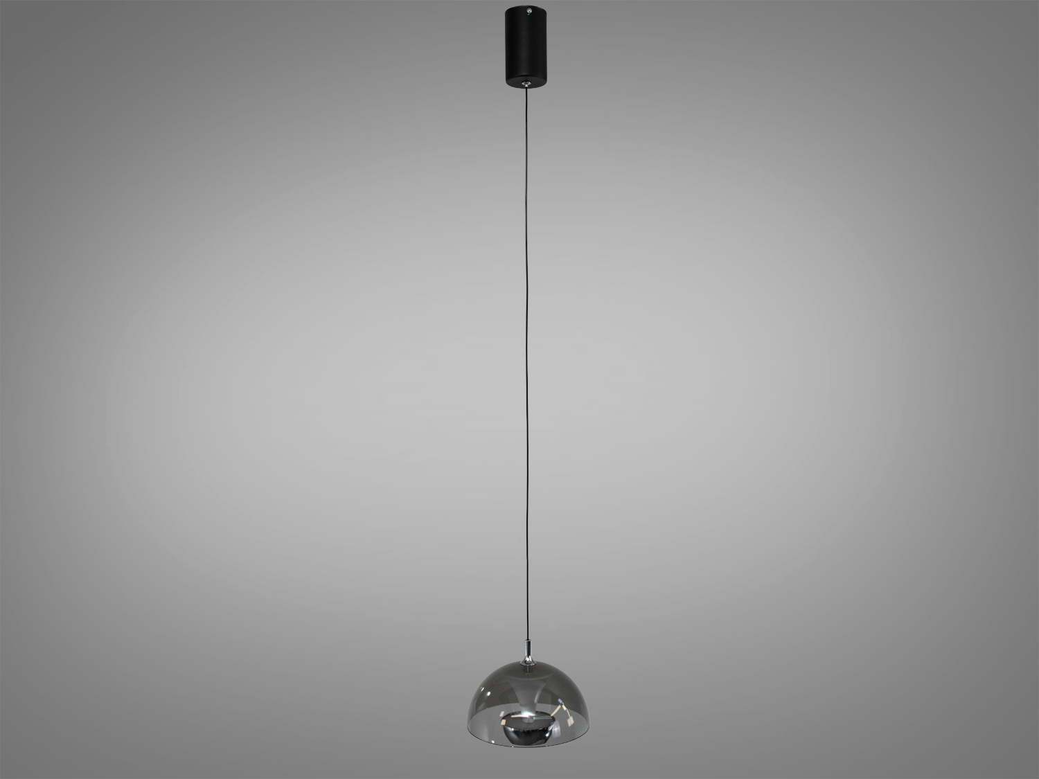 Підвісний світильник з компактним димчастим куполом і чорним кріпленням, підходить для мінімалістичних інтер′єрів.