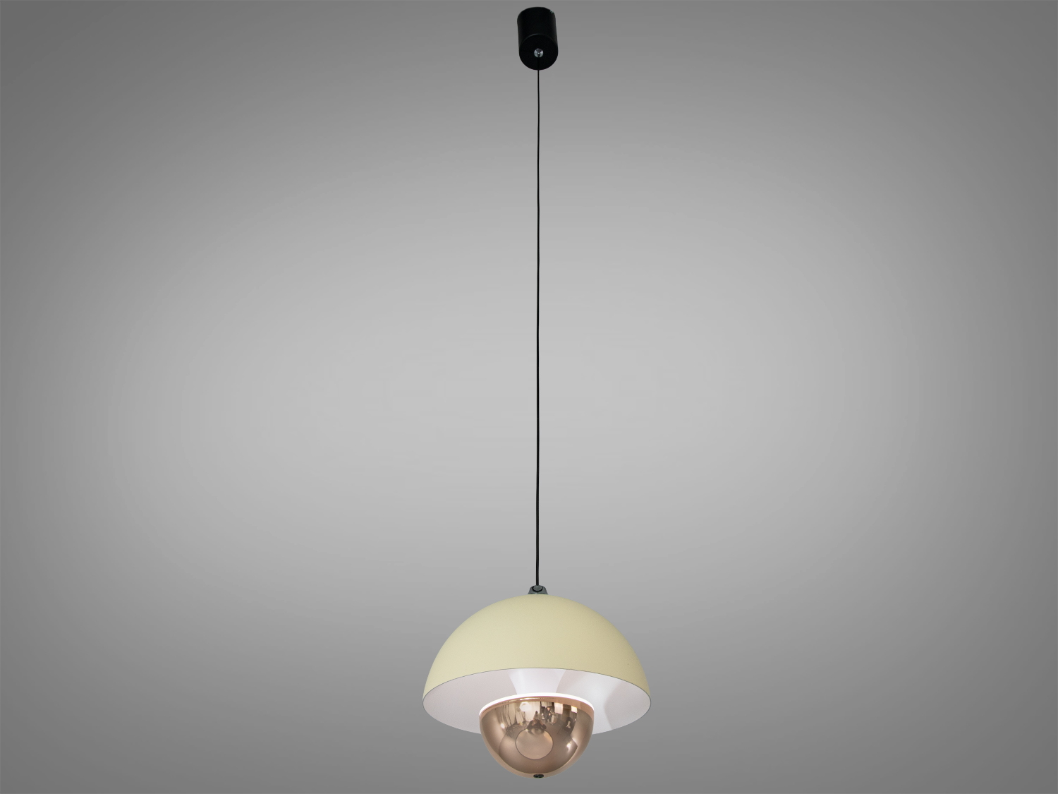 Світильник підвісний з довгим чорним шнуром, кремовий абажур у формі півсфери, створює затишне освітлення, ідеально підходить для вітальні.