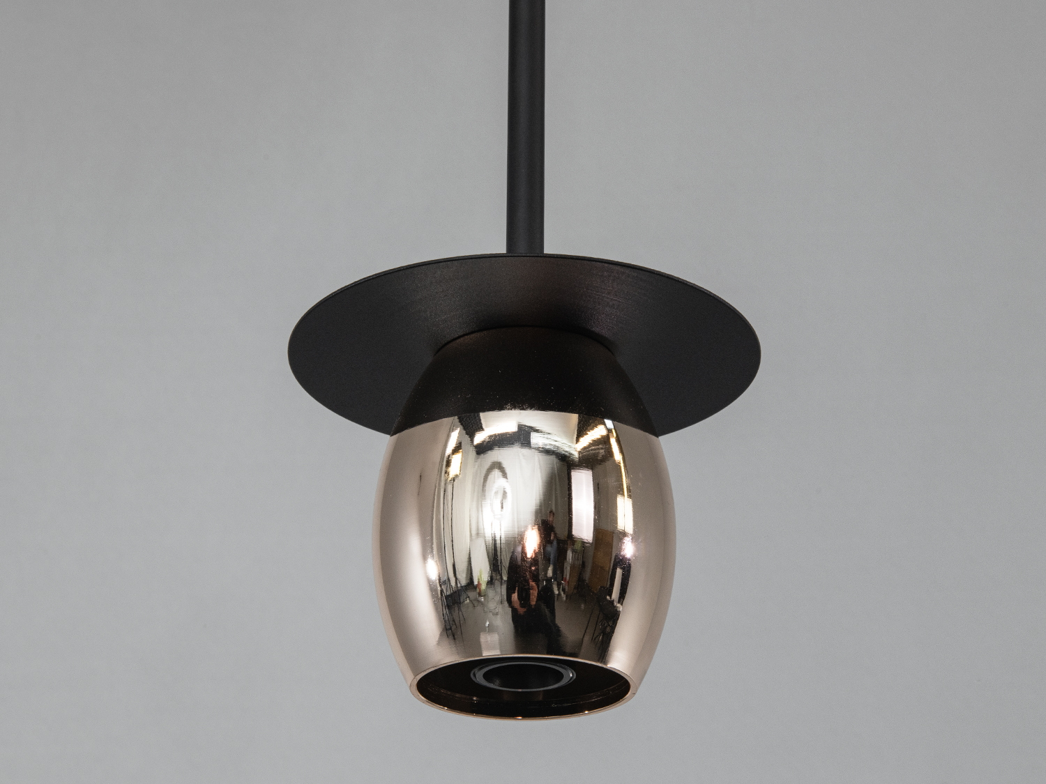 LED підвіс 8 Вт у кольорі чорний + рожеве золото з регулюванням CCT через настінний вимикач. Одинарний підвіс для кухні, вітальні, коридору.