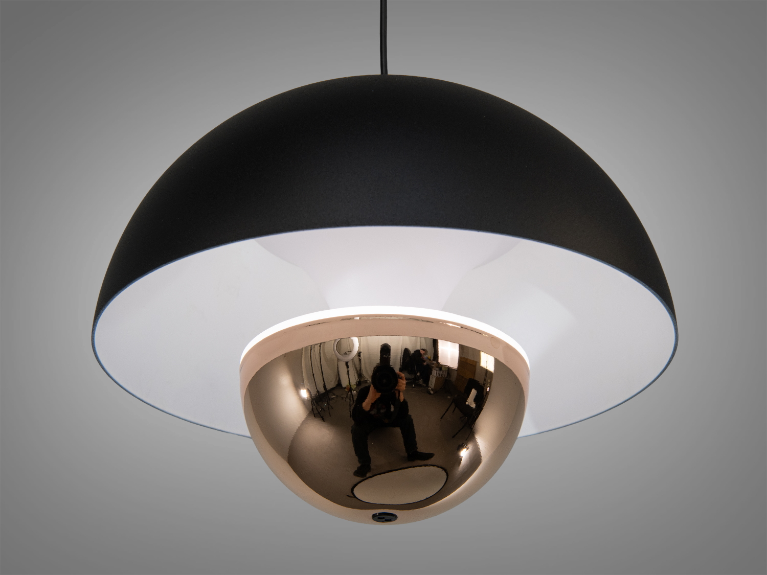 Одинарний LED підвіс Diasha 5 Вт у відтінку молочний+золотий з керуванням помахом руки та підтримкою настінного вимикача. Для локального та акцентного освітлення.