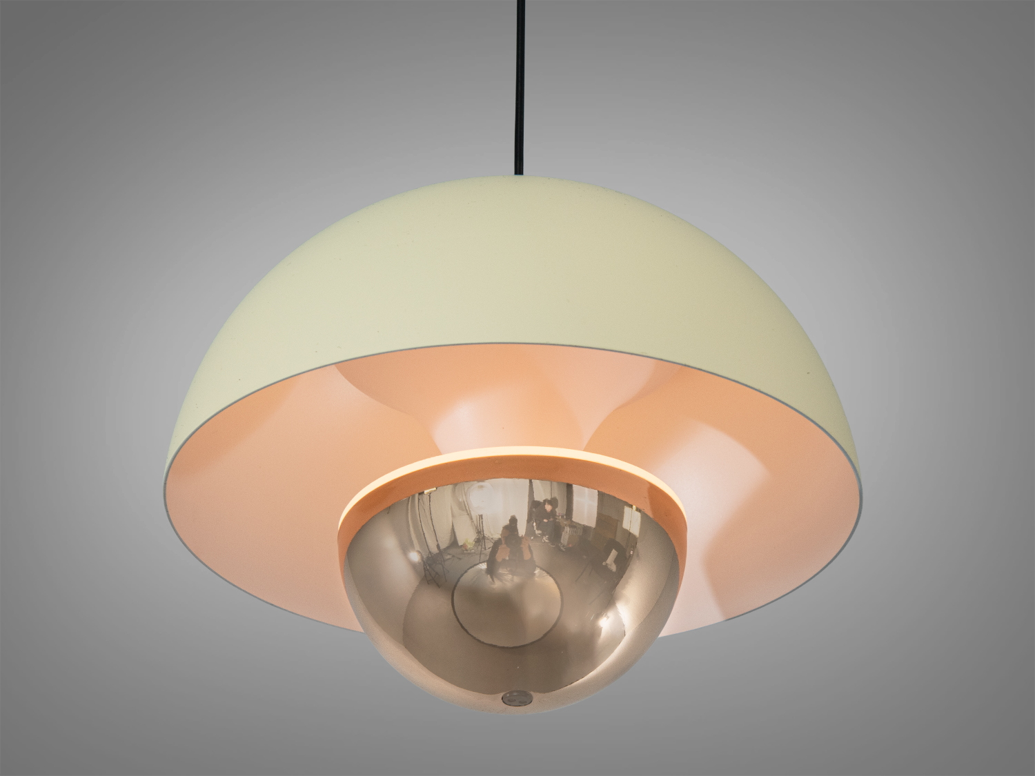 Одинарний LED підвіс Diasha 5Вт у відтінку пісочний + золото з керуванням від настінного вимикача та сенсора помаху руки. Регульований шнур, м’яке акцентне світло.