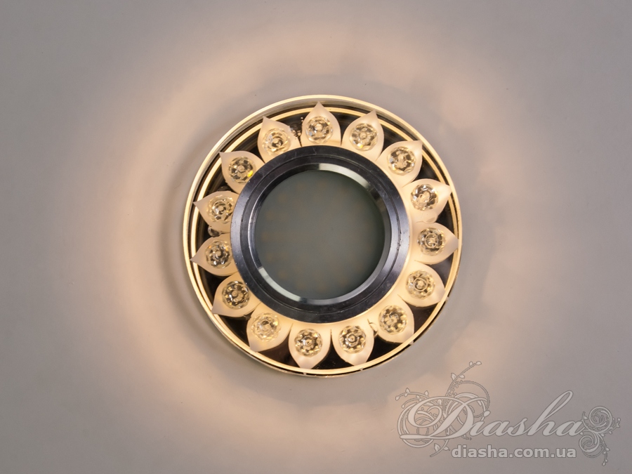 Зазвичай точкові світильники призначаються для підвісних стель і для підсвічування різних ніш або робочої поверхні. Конструктивно точковий світильник складається з двох частин: видимої - декоративної та вбудованої - функціональною. Функціональна частина світильників складається з каркаса, куди вставляється джерело світла та кріпиться декоративна частина, а також затискачів, які призначені для кріплення світильника до стелі. Різноманітність декоративної частини точкових світильників&nbsp;дозволяє зробити Ваш інтер'єр неповторним. Головні якості сучасних точкових світильників - це рівномірне освітлення всього приміщення з можливістю акцентування необхідних деталей інтер'єру. 
Для оптових покупців відпускається лише ящиками по 50 шт. 
Лампа і трансформатор в комплект не входять.