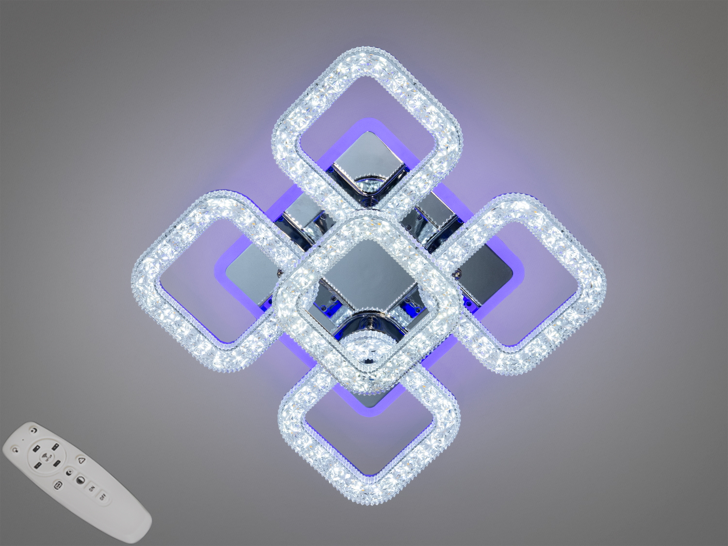 Світильник у формі ромба з пультом, що підходить для сучасного інтер′єру, з кристалами для додаткового блиску.