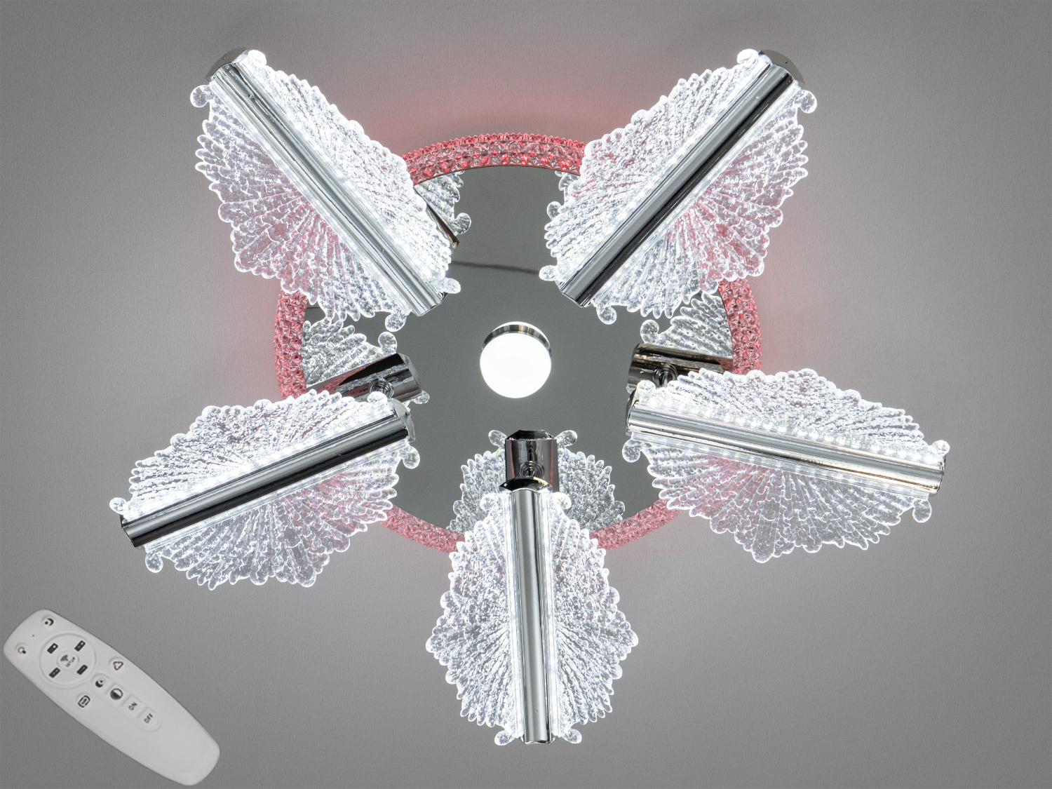 Стельова LED-люстра Diasha, 60 W, хром. П’ять акрилових пелюсток, димер і 3 температури 3200/4100/6500К. Для 8–10 м², керування пультом і вимикачем, низький профіль.
