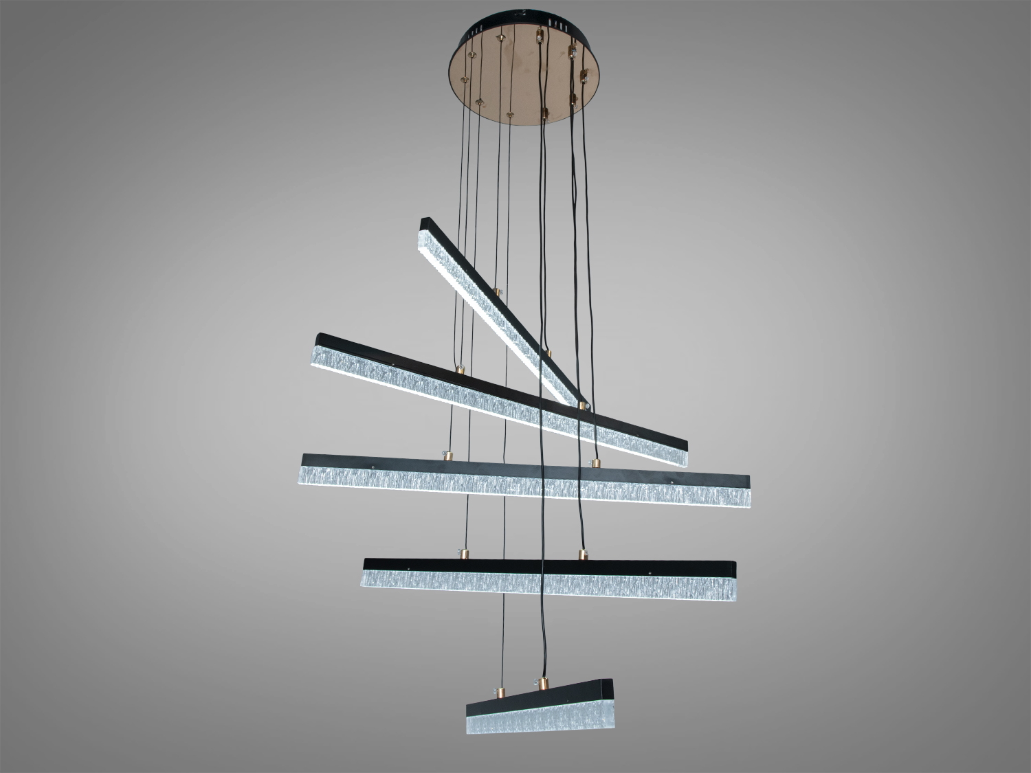 Підвісна LED люстра 70 Вт з п’ятьма лінійними панелями та пультом. Чорний колір, акрилові розсіювачі, комфортне освітлення для кімнат до 12 м².