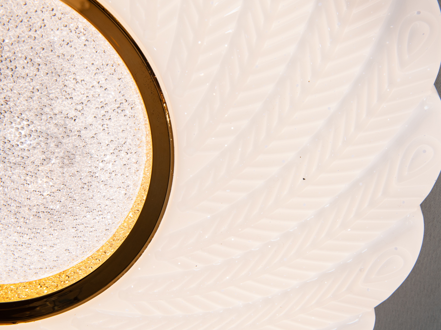 Люстра стельова LED Diasha біла золото 34Вт 6м²