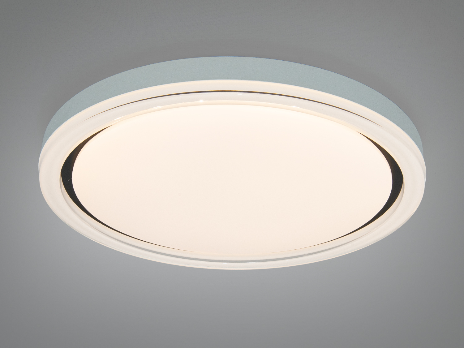 Кругла стельова лампа з теплим білим світлом, підходить для вітальні. Виконана з матового скла для рівномірного розподілу світла.