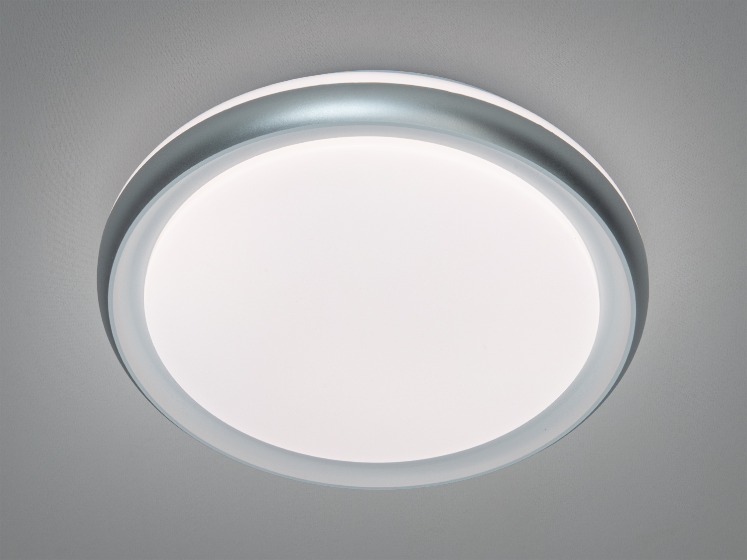 Стельова лампа з білим акриловим плафоном, ідеальна для офісів. Кругла форма та простий дизайн пасують до різних стилів.