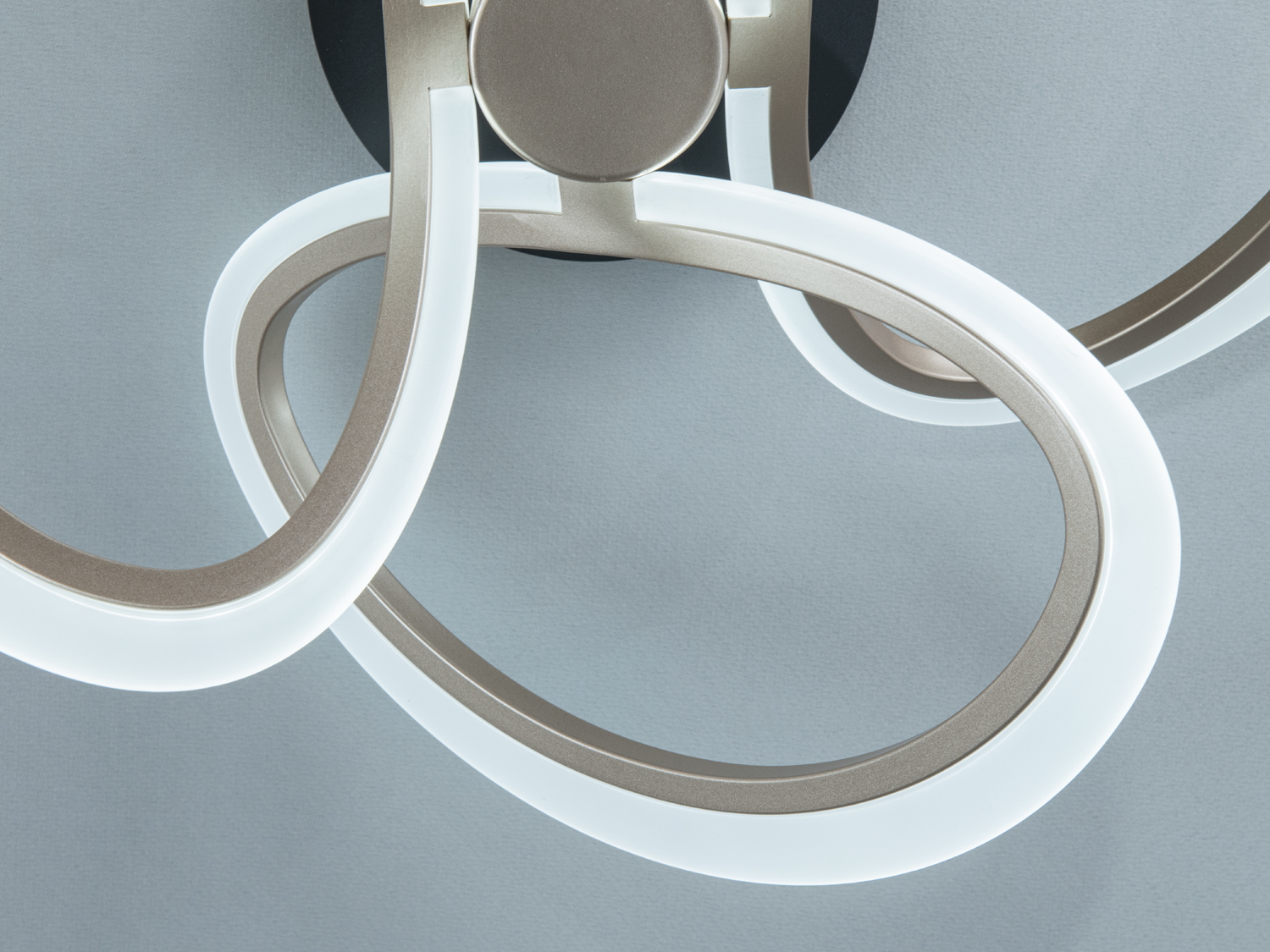 Світлодіодна стельова люстра Diasha WG5144 шампань 60W пульт регулювання 3200-6000K