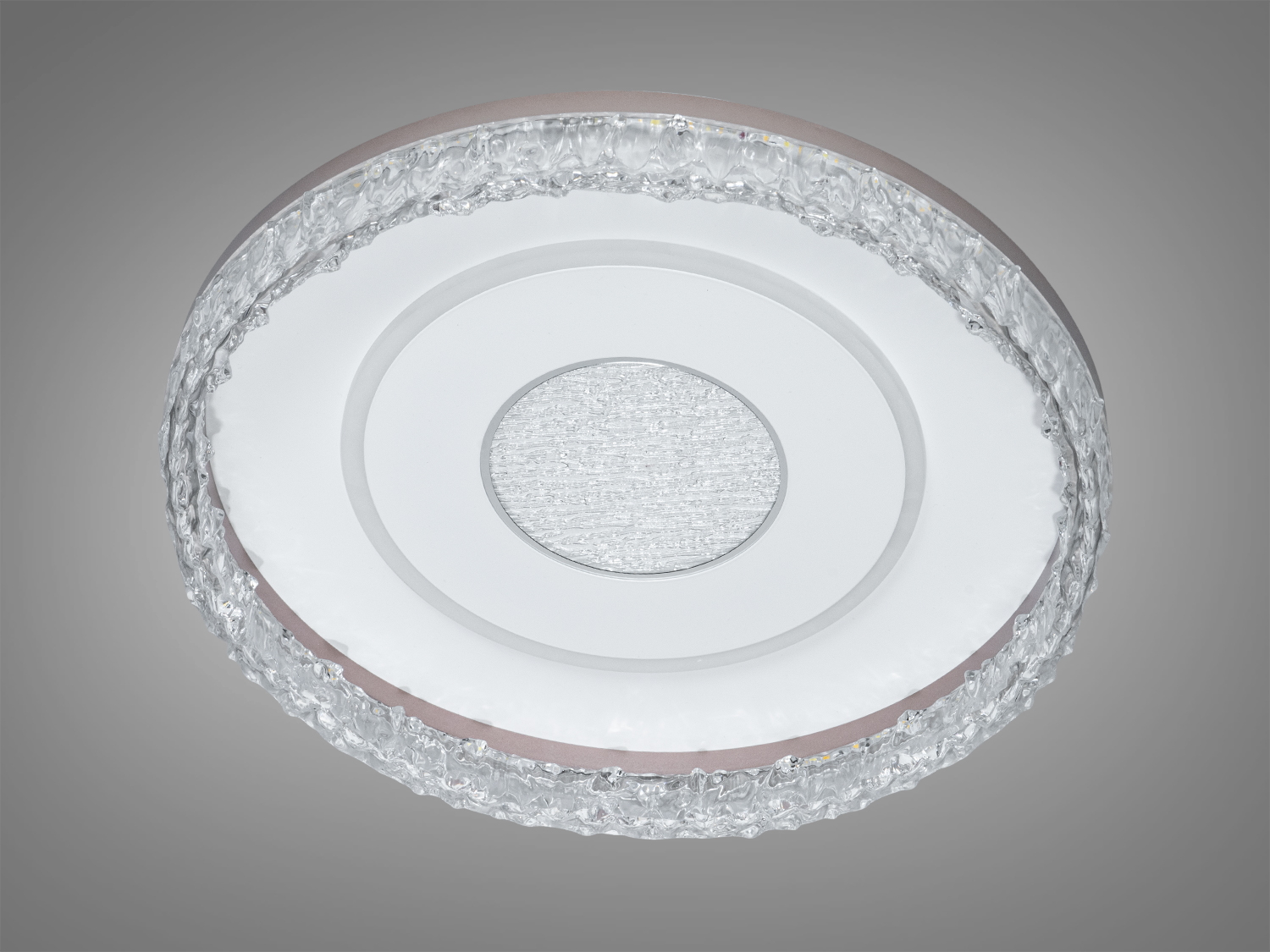 Кругла лампа з матовим центром і декоративним обрамленням. Забезпечує рівномірне освітлення в будь-якому приміщенні.